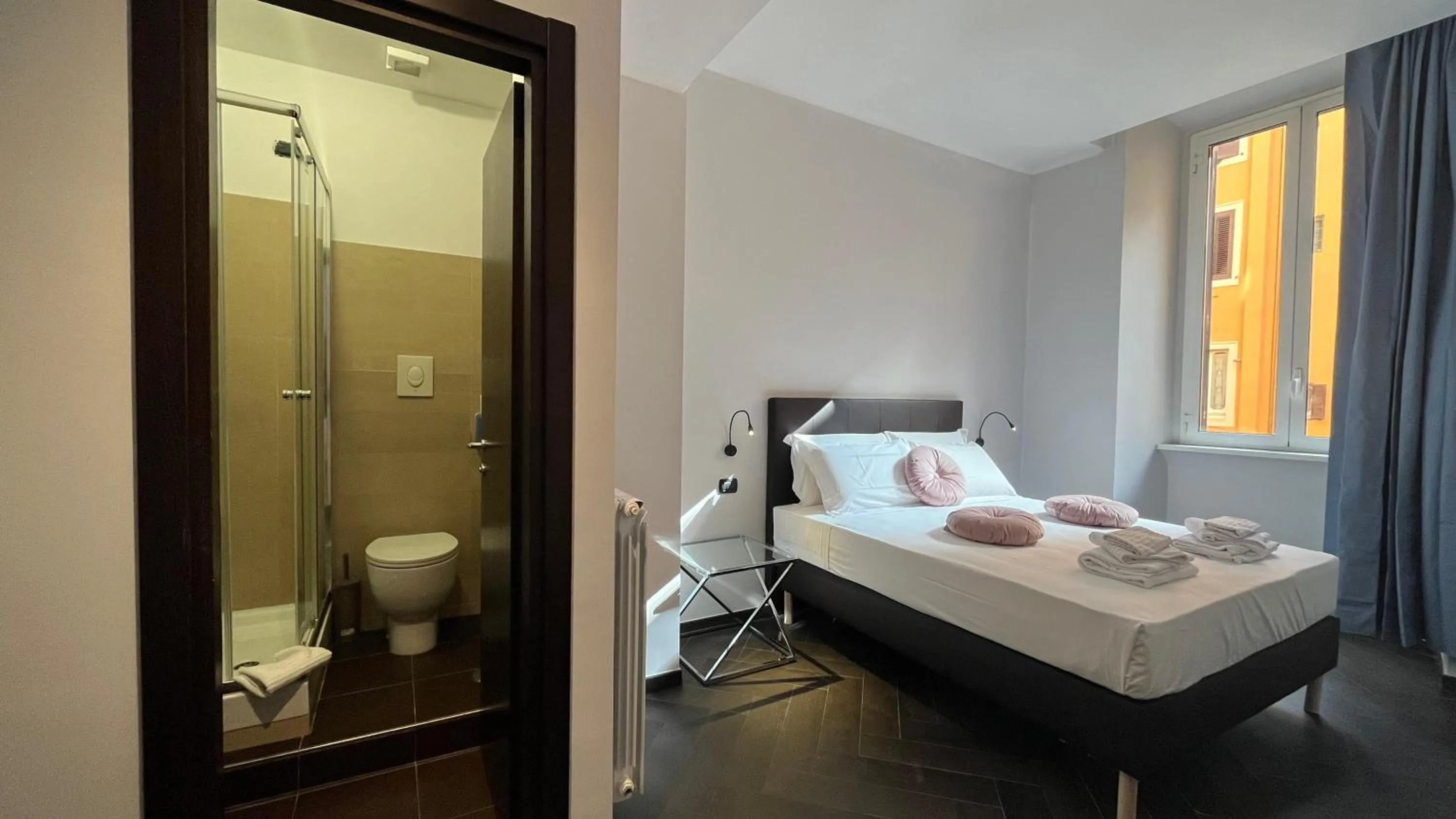 Bedroom, Bed in Cloud 9 Hotel