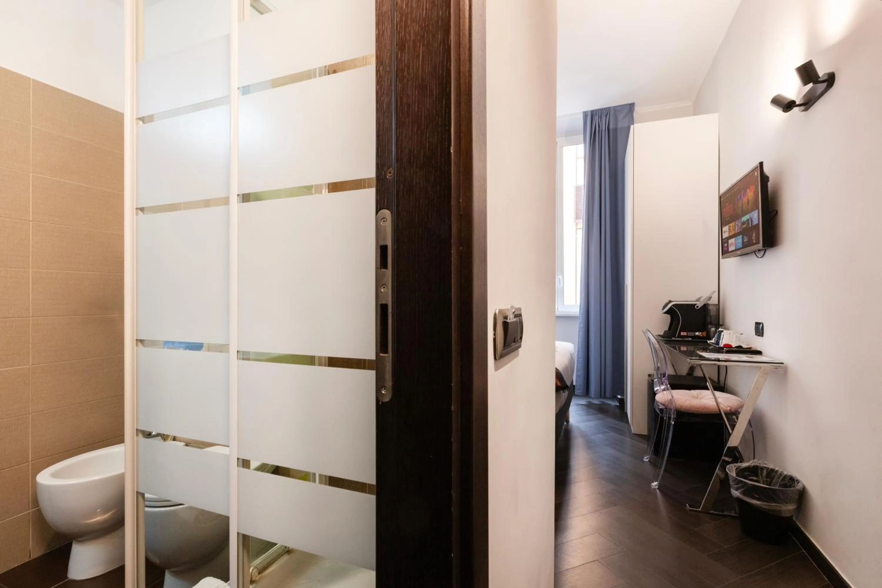 Toilet in Cloud 9 Hotel