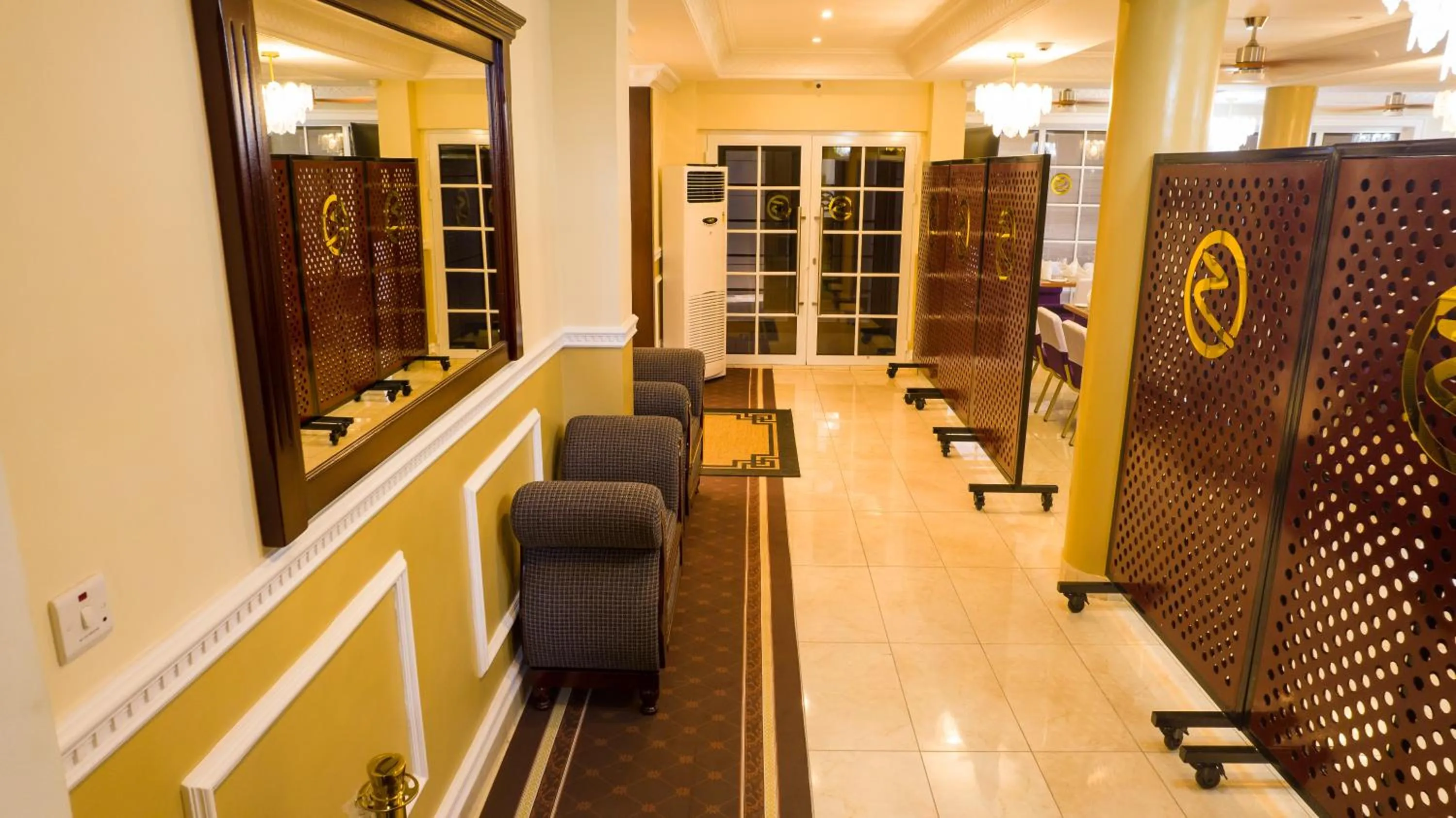 Restaurant/places to eat in Zimansky Hotel