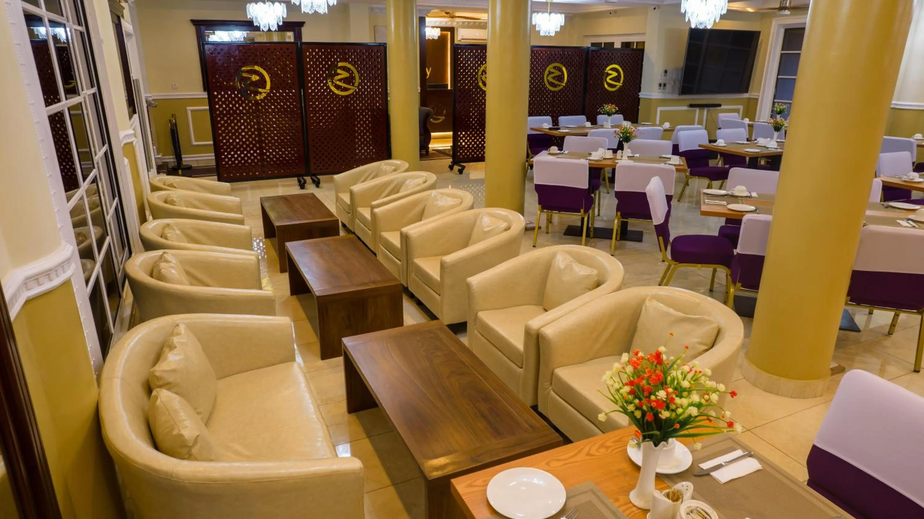 Restaurant/places to eat in Zimansky Hotel