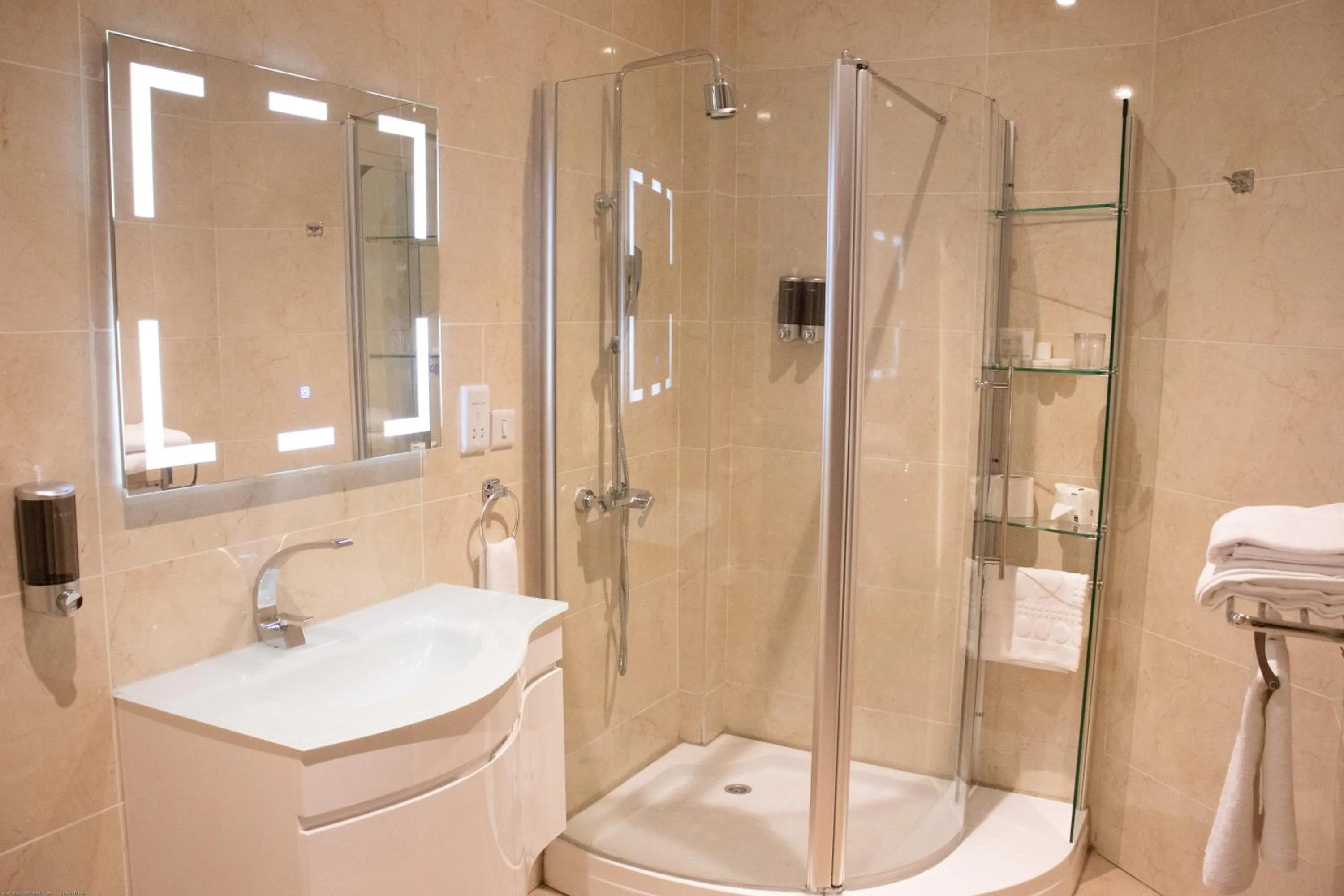 Shower in Zimansky Hotel