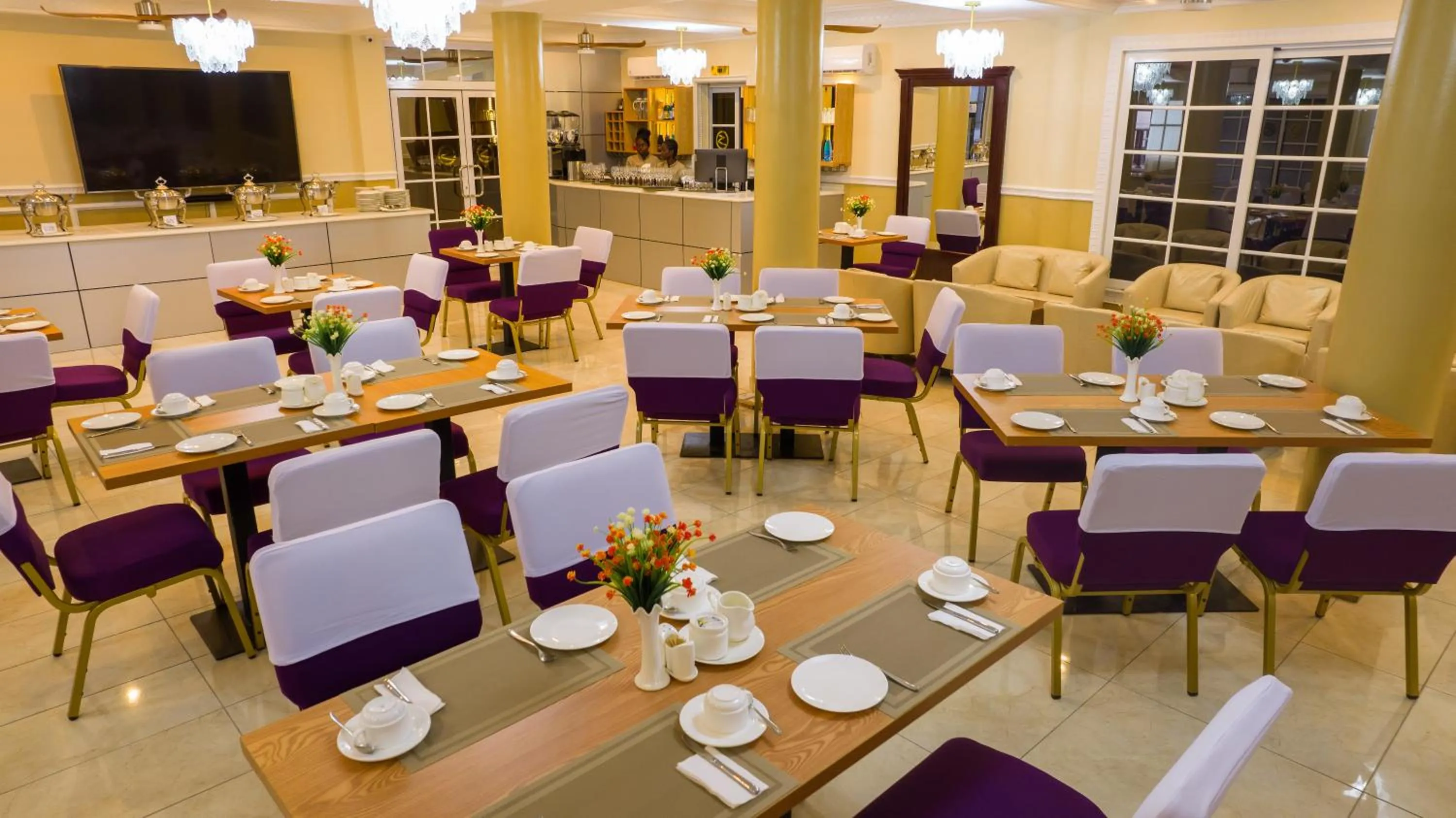 Restaurant/places to eat in Zimansky Hotel