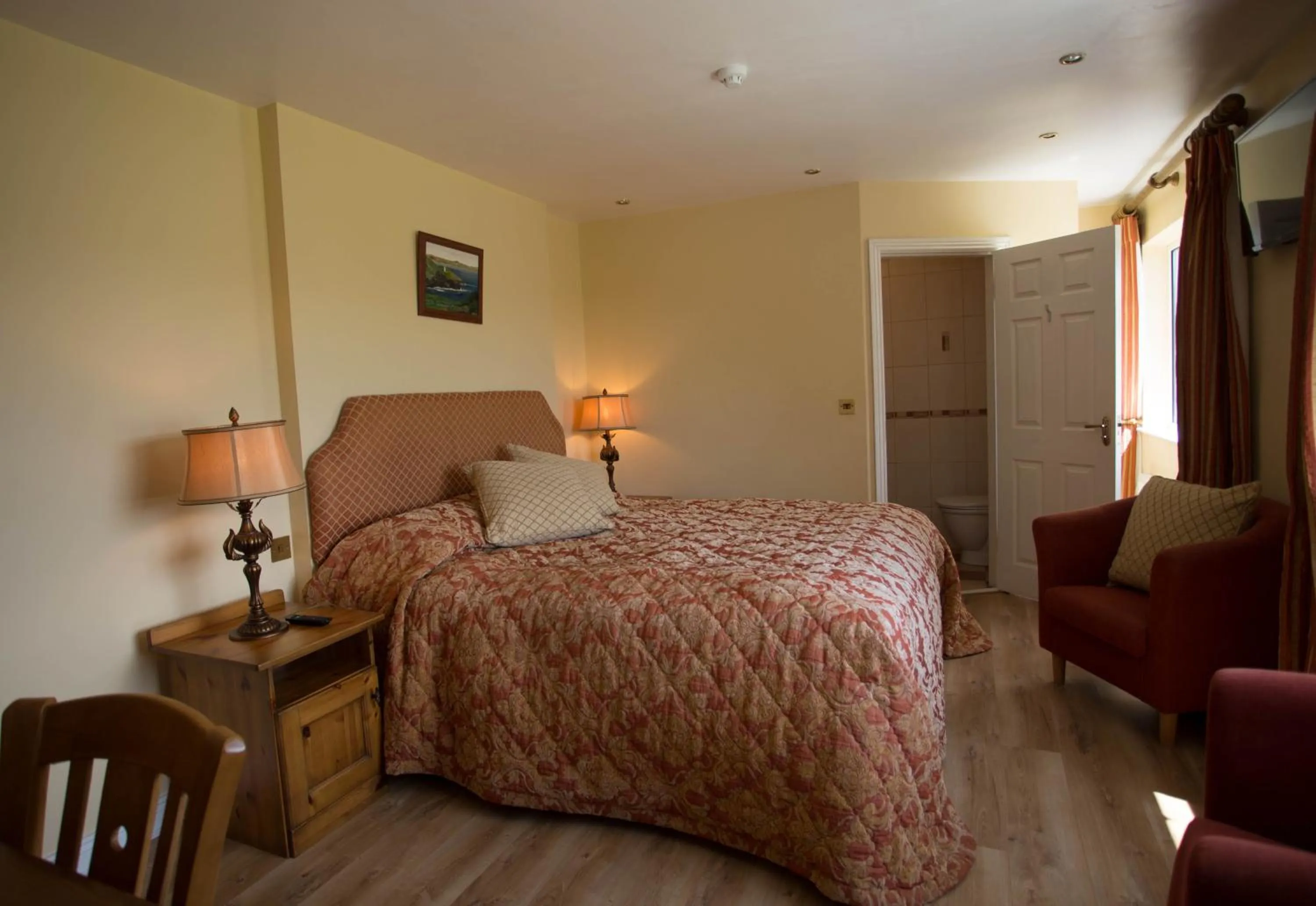 Photo of the whole room, Bed in Island View House