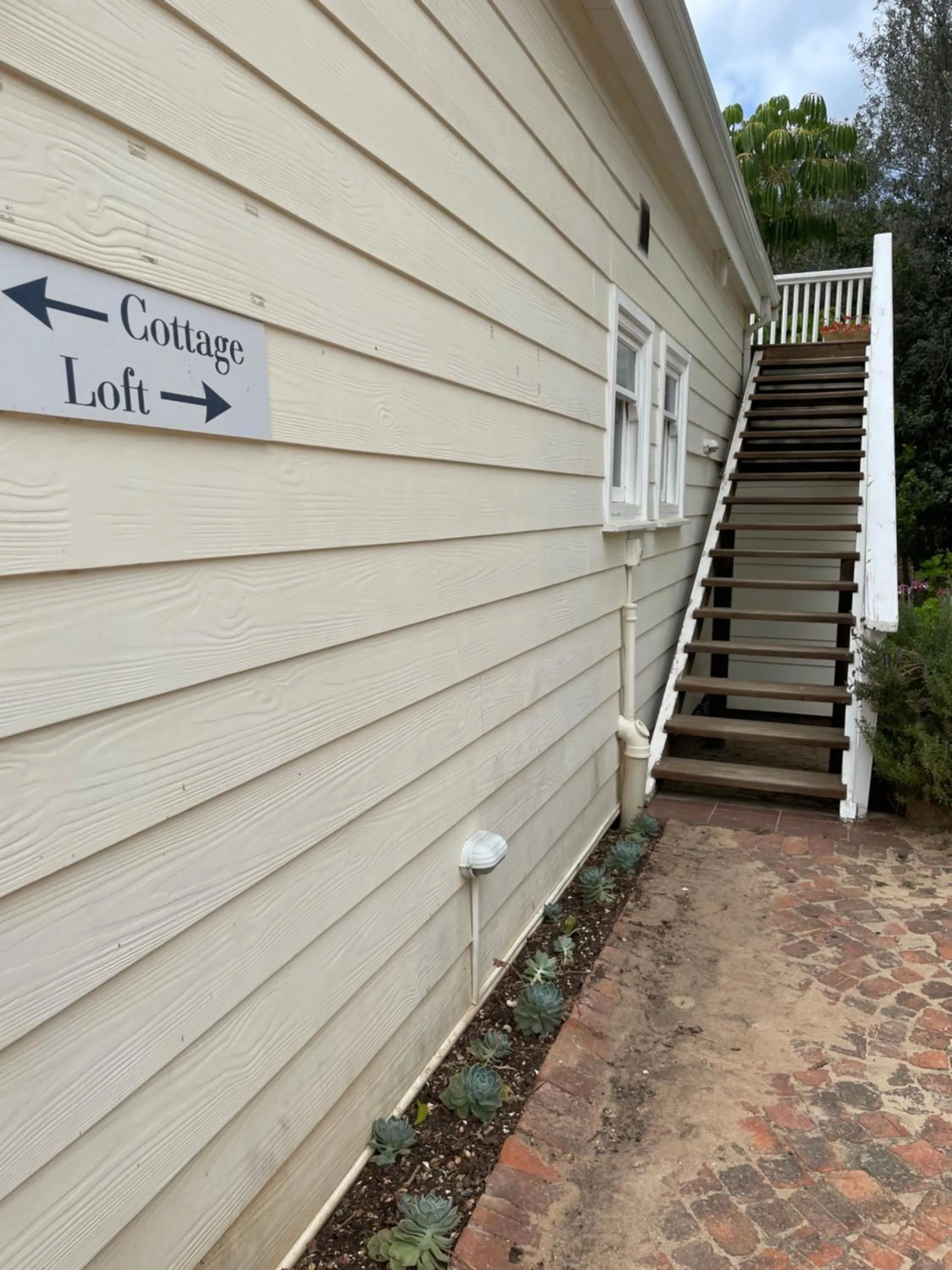 Facade/entrance in Beside Still Waters