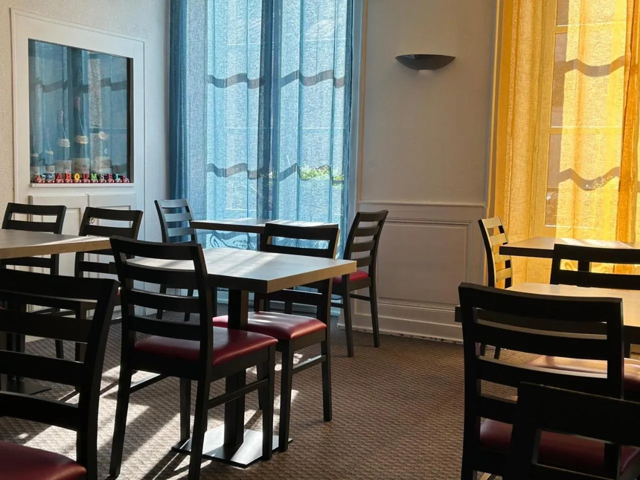 Breakfast in Hôtel Le Lacuzon