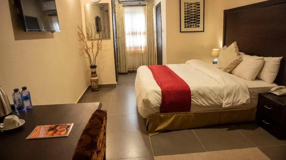 Deluxe Queen Room - single occupancy in SSNIT GUEST HOUSE Deluxe Queen Room - single occupancy in SSNIT GUEST HOUSE