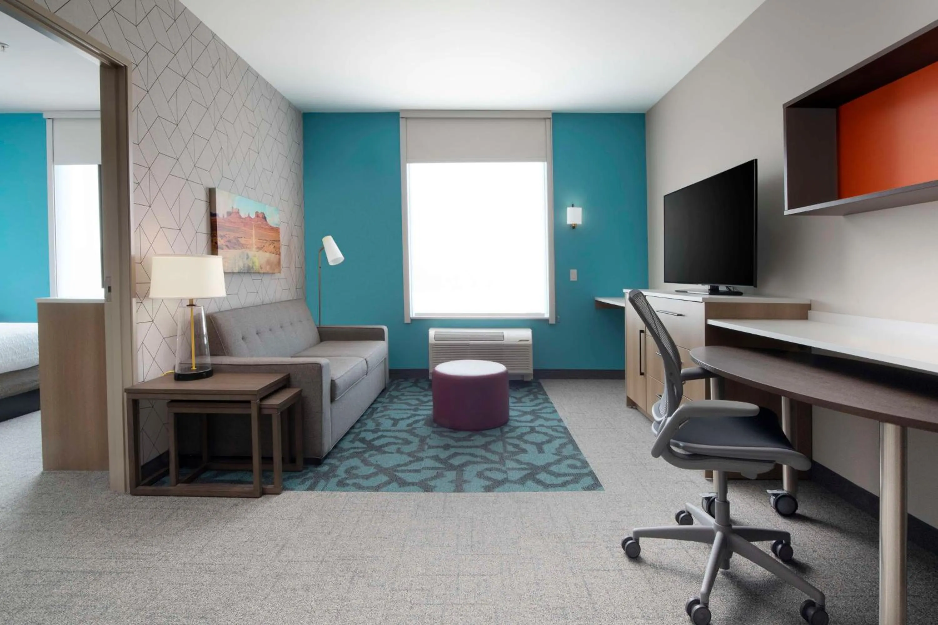 Living room, Bed in Home2 Suites By Hilton Albuquerque Airport