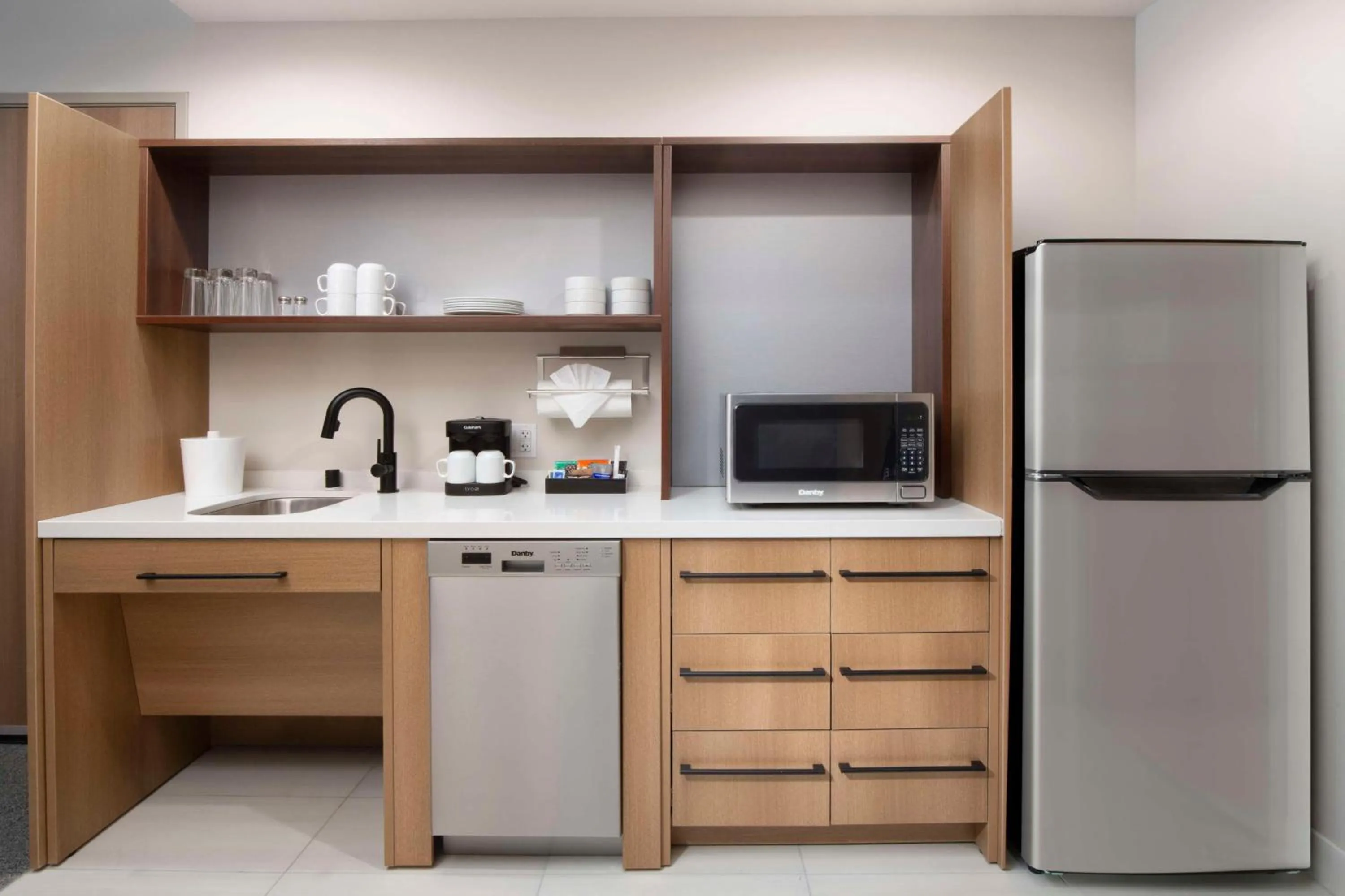 Kitchen or kitchenette in Home2 Suites By Hilton Albuquerque Airport