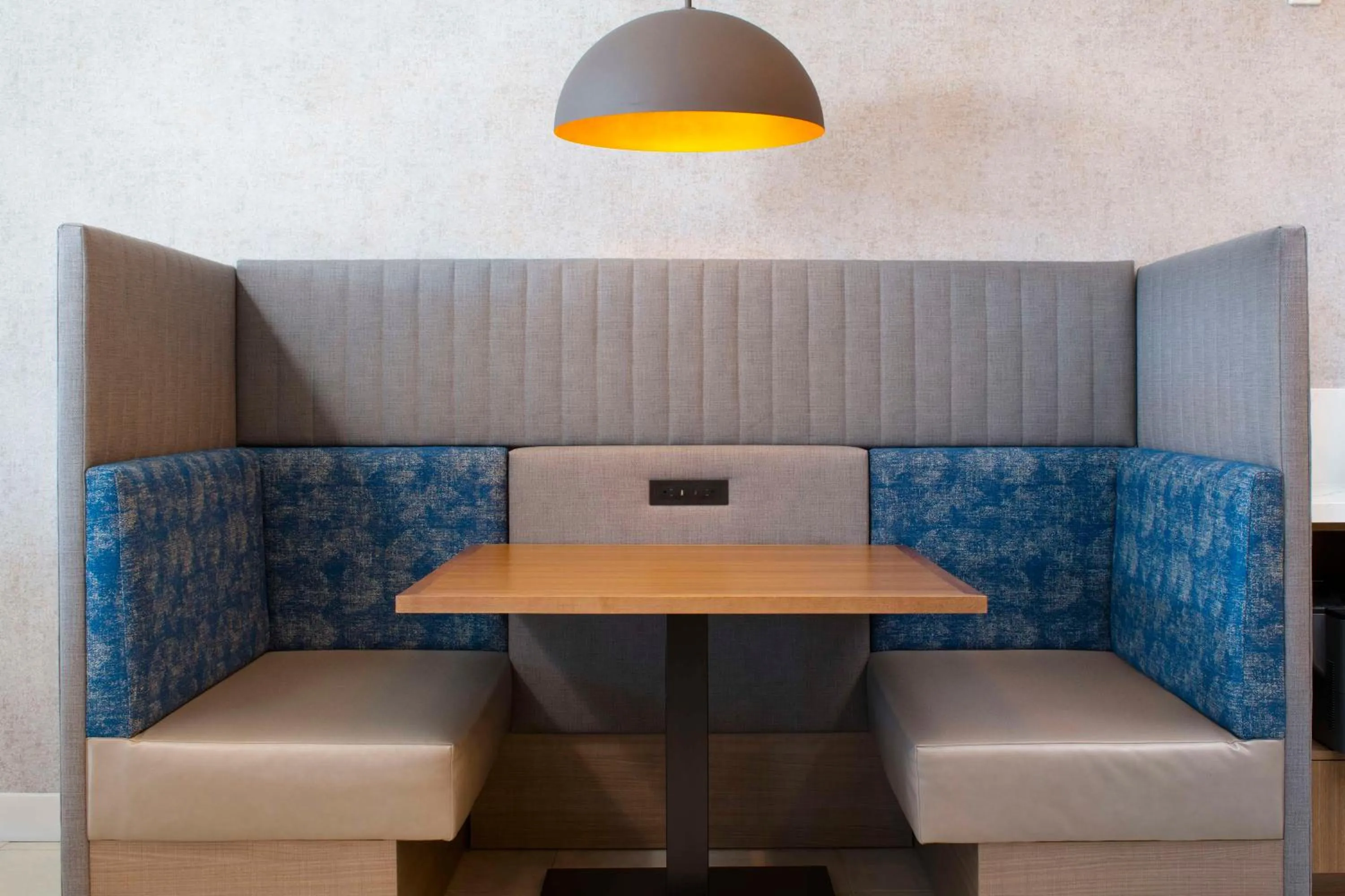 Breakfast in Home2 Suites By Hilton Albuquerque Airport