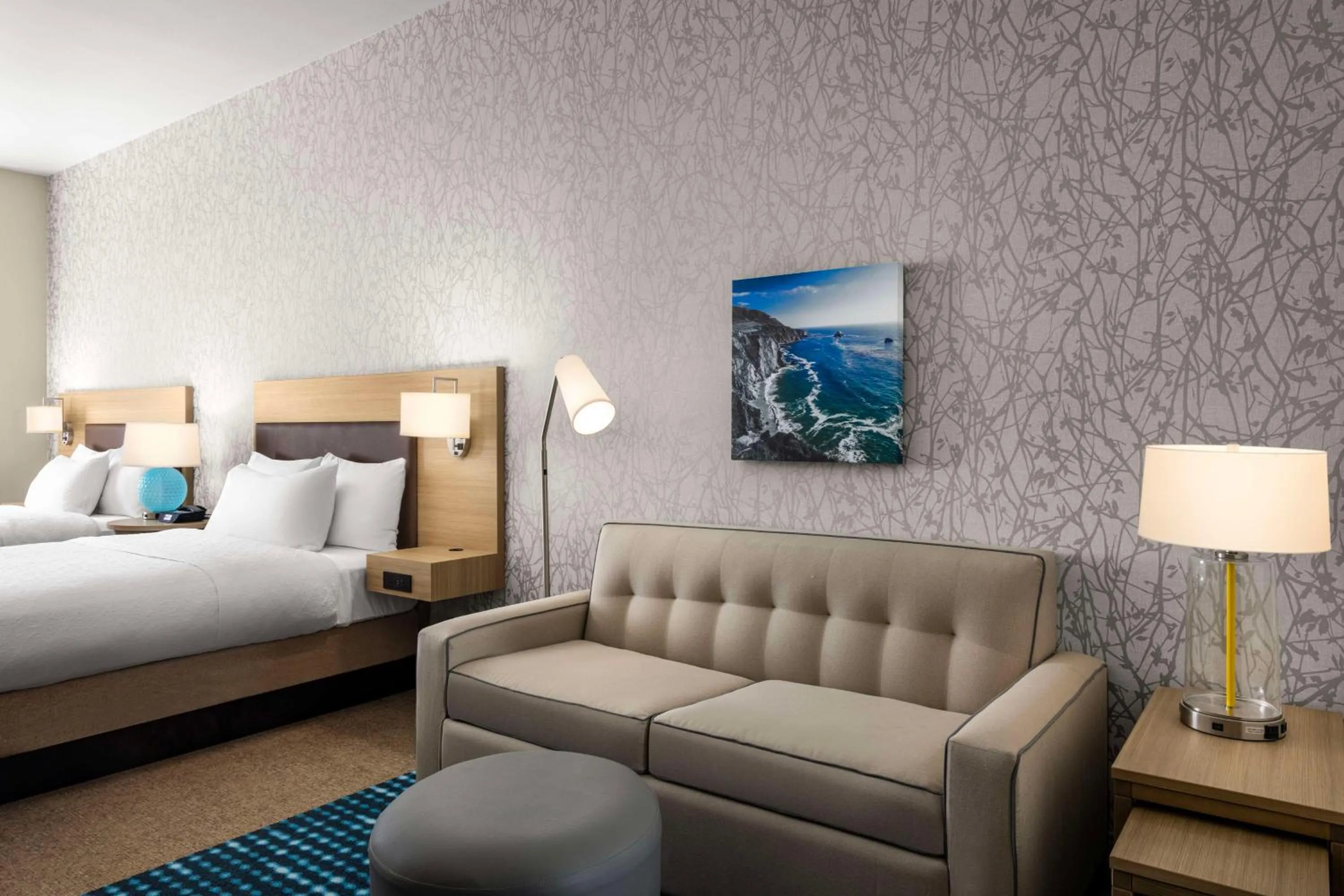 Living room, Bed in Home2 Suites By Hilton Marina