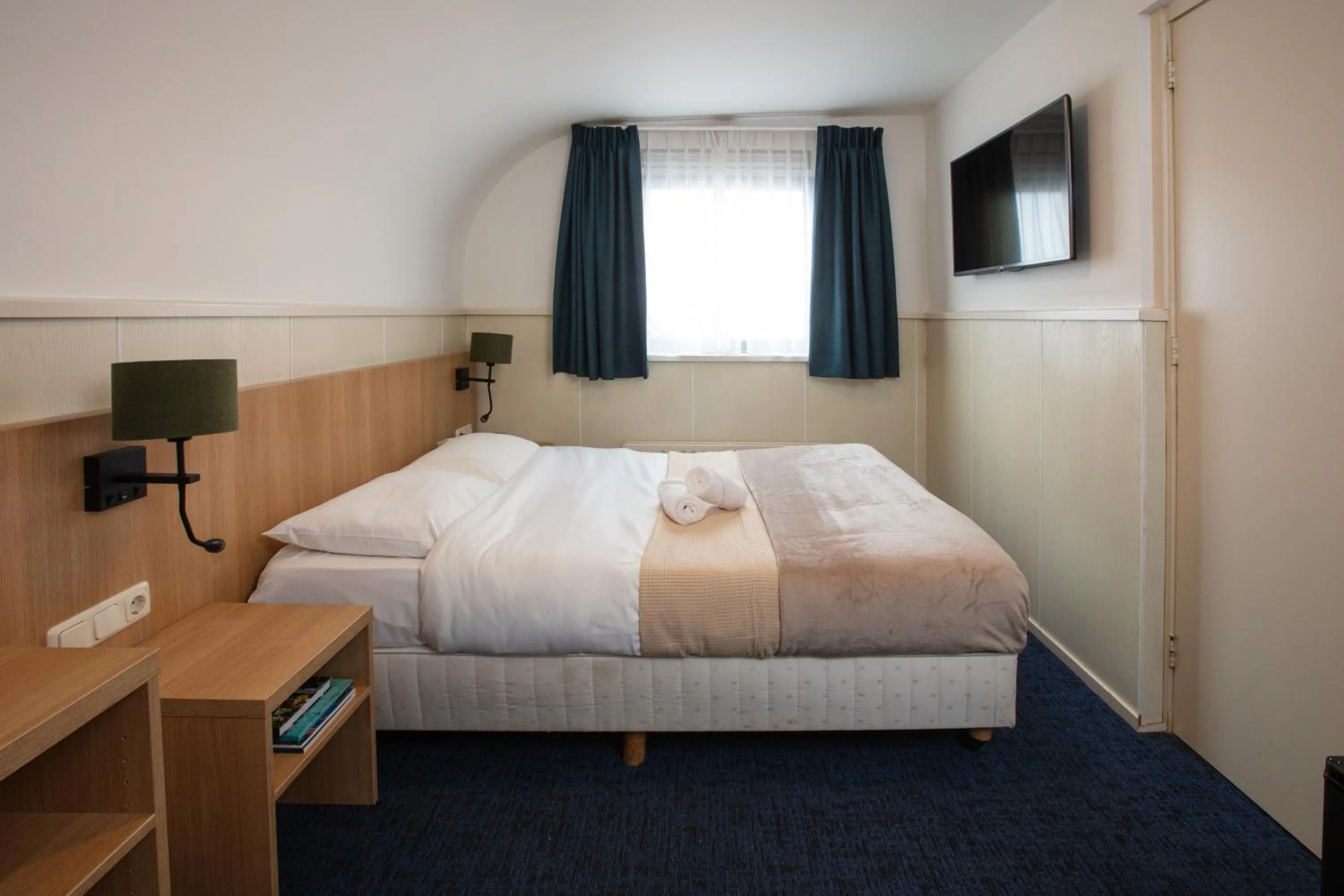 Bedroom, Bed in Hampshire Hotel Petit Nord