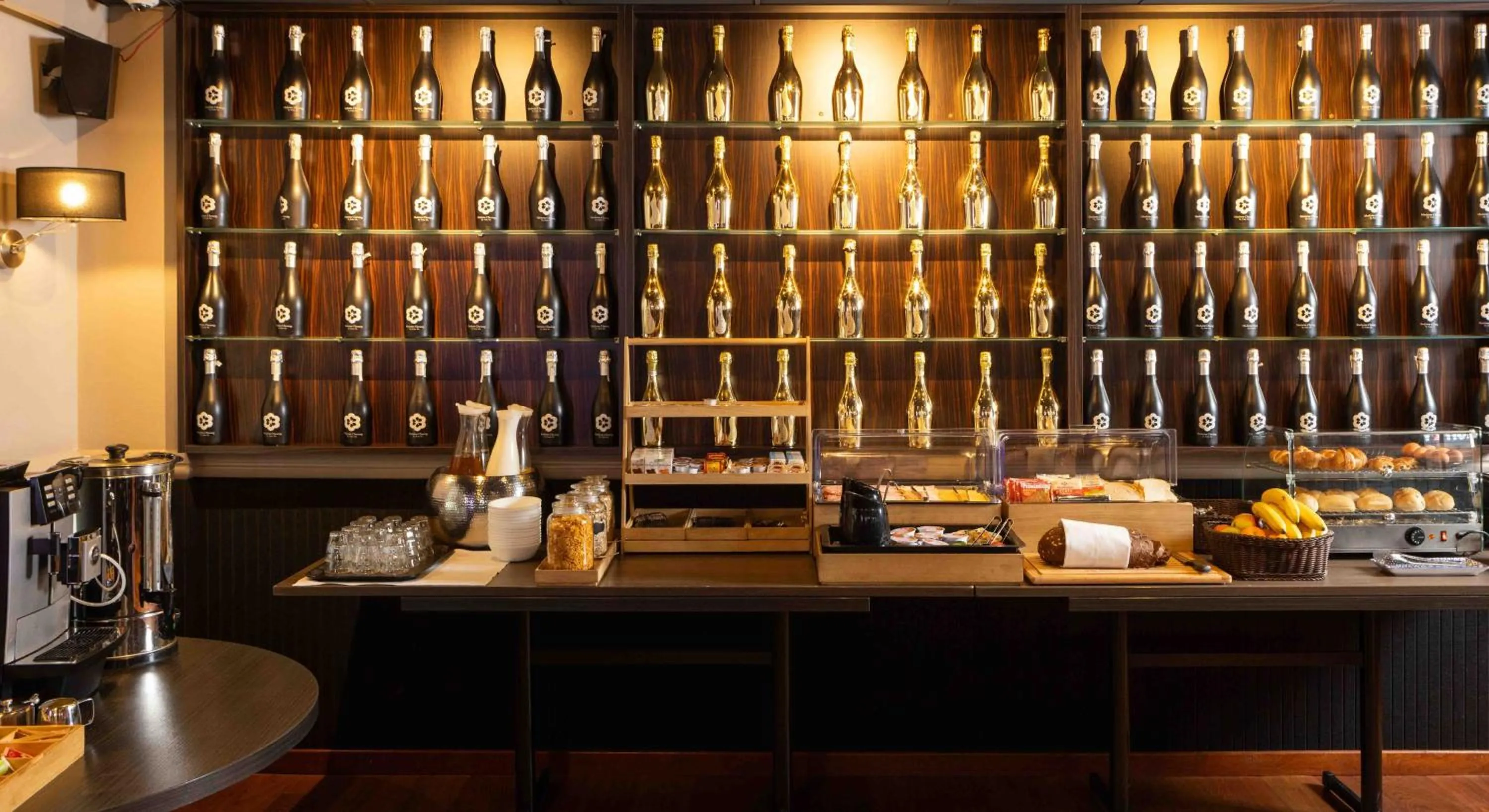 Breakfast in Hampshire Hotel Petit Nord