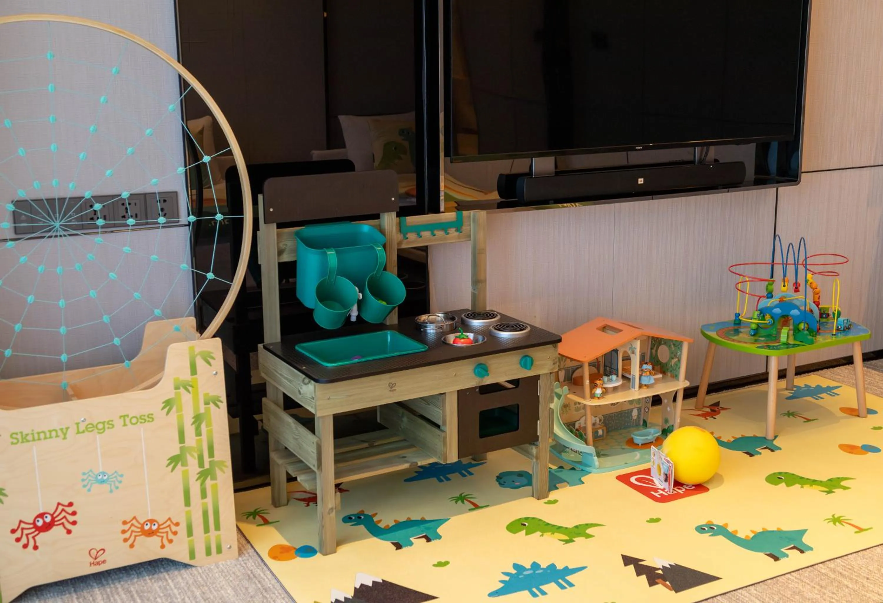 Communal lounge/ TV room in DoubleTree By Hilton Cangnan