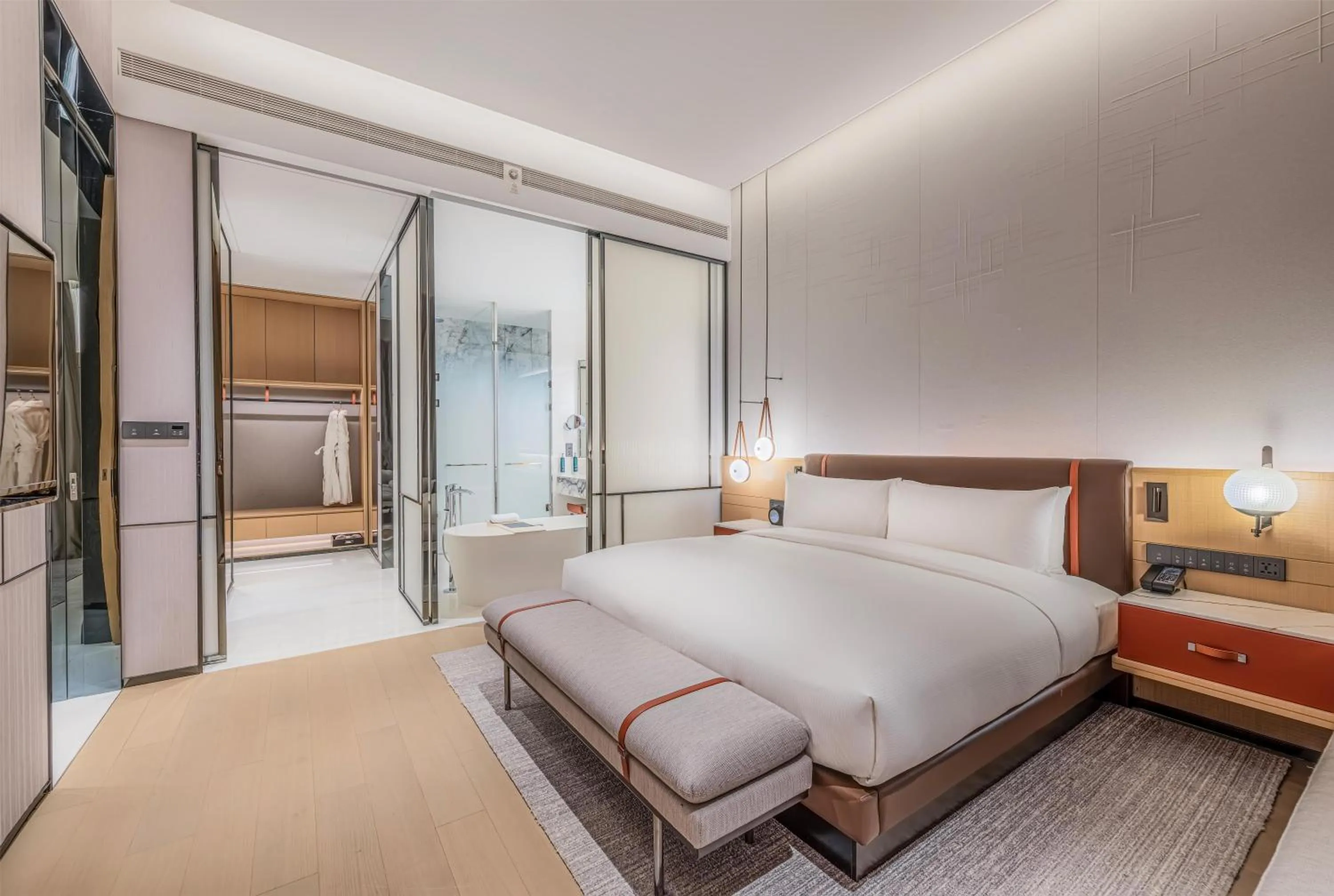 Bed in DoubleTree By Hilton Cangnan