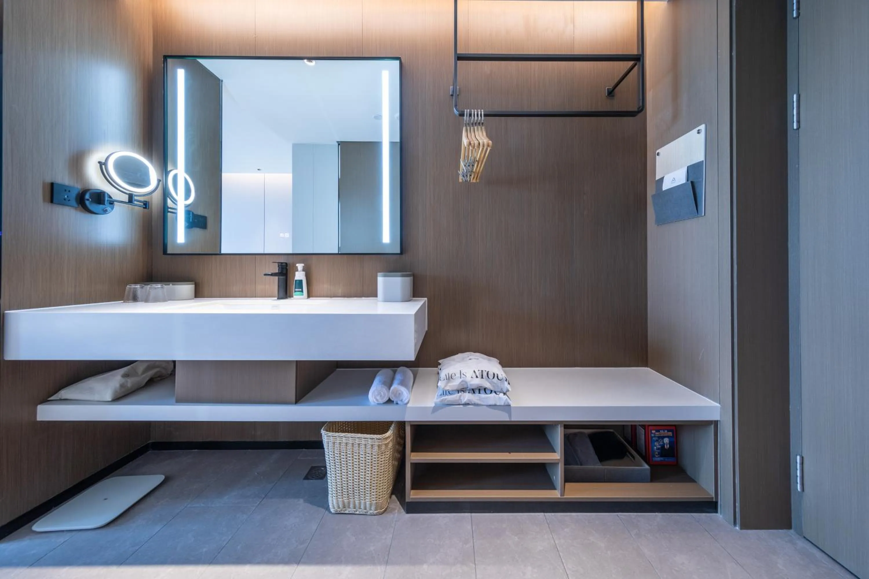 Atour Hotel Haikou Binhai Avenue Xixiu Beach