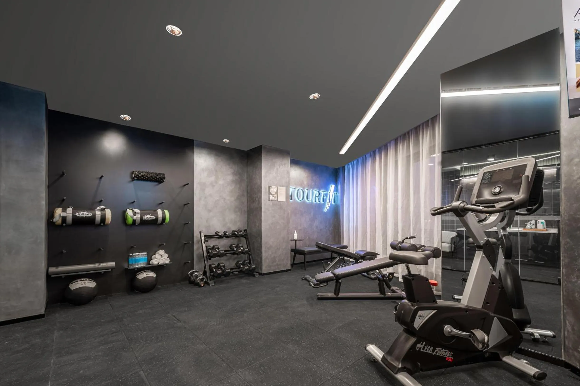 Atour Hotel Taizhou Linhai Toumen Port