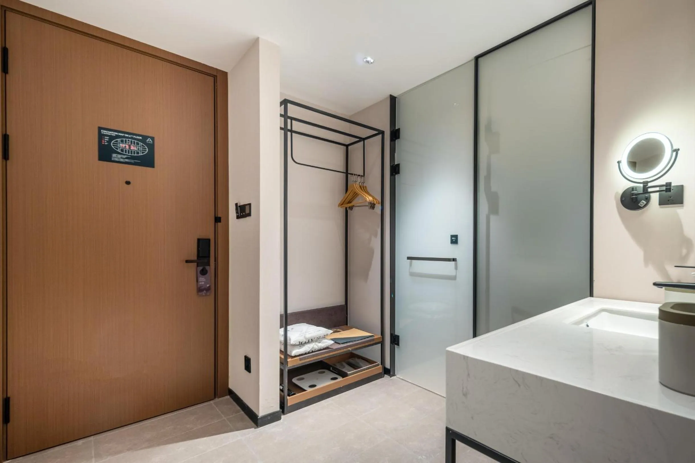 Atour Hotel Taizhou Linhai Toumen Port