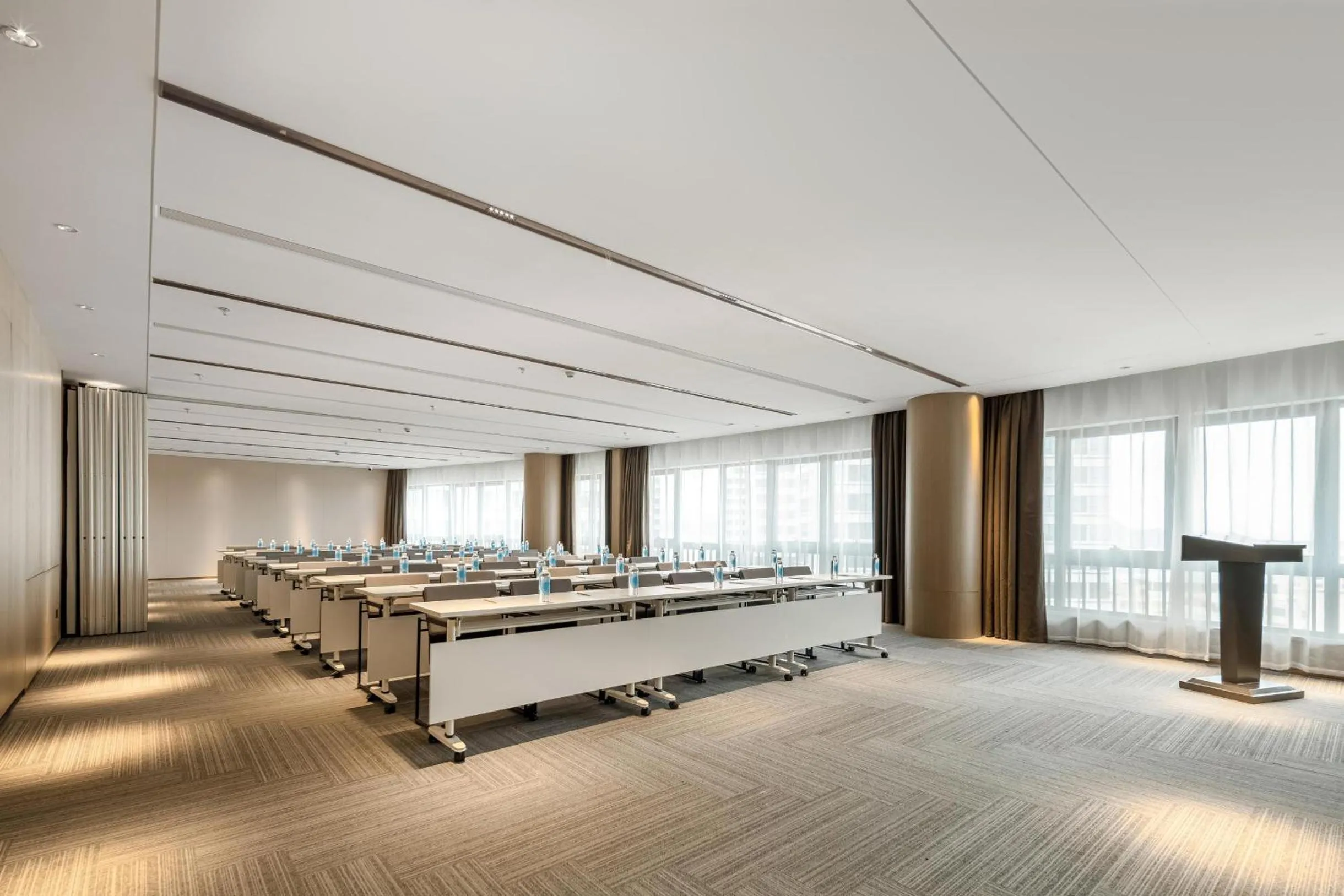 Atour Hotel Taizhou Linhai Toumen Port