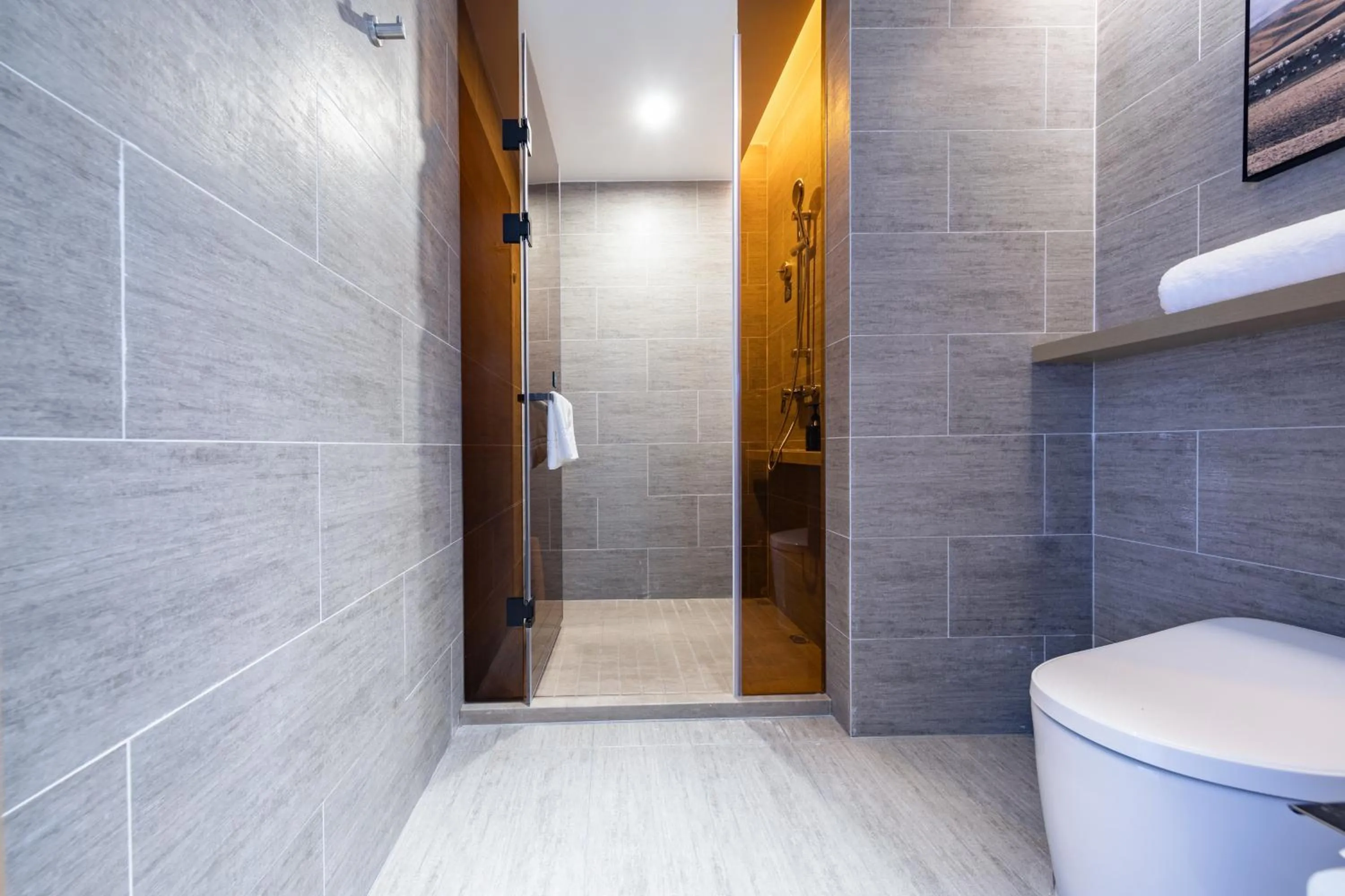 Shower in Atour Hotel Wuhan University of Technology Jiedaokou