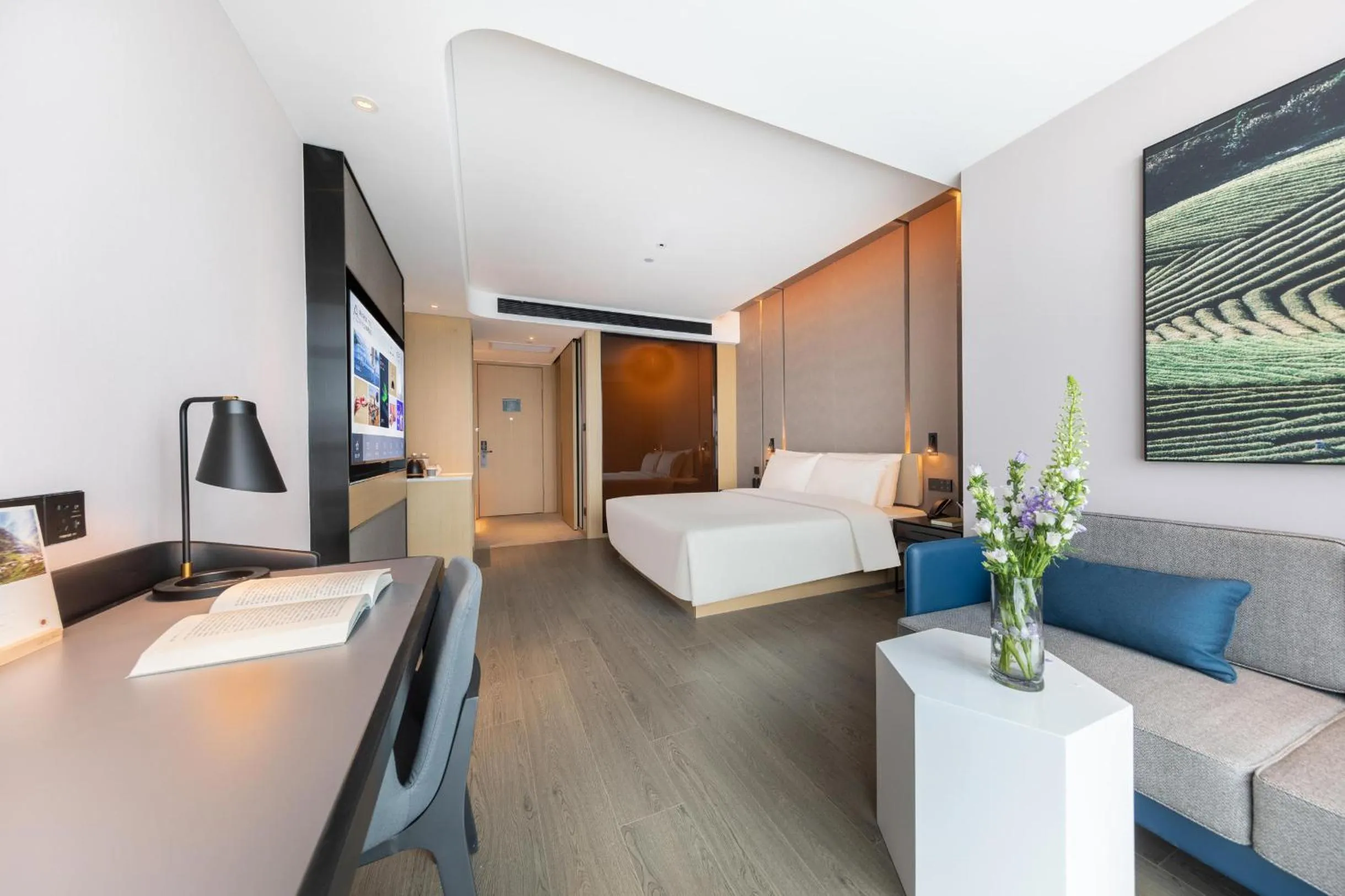 Photo of the whole room, Bed in Atour Hotel Wuhan University of Technology Jiedaokou