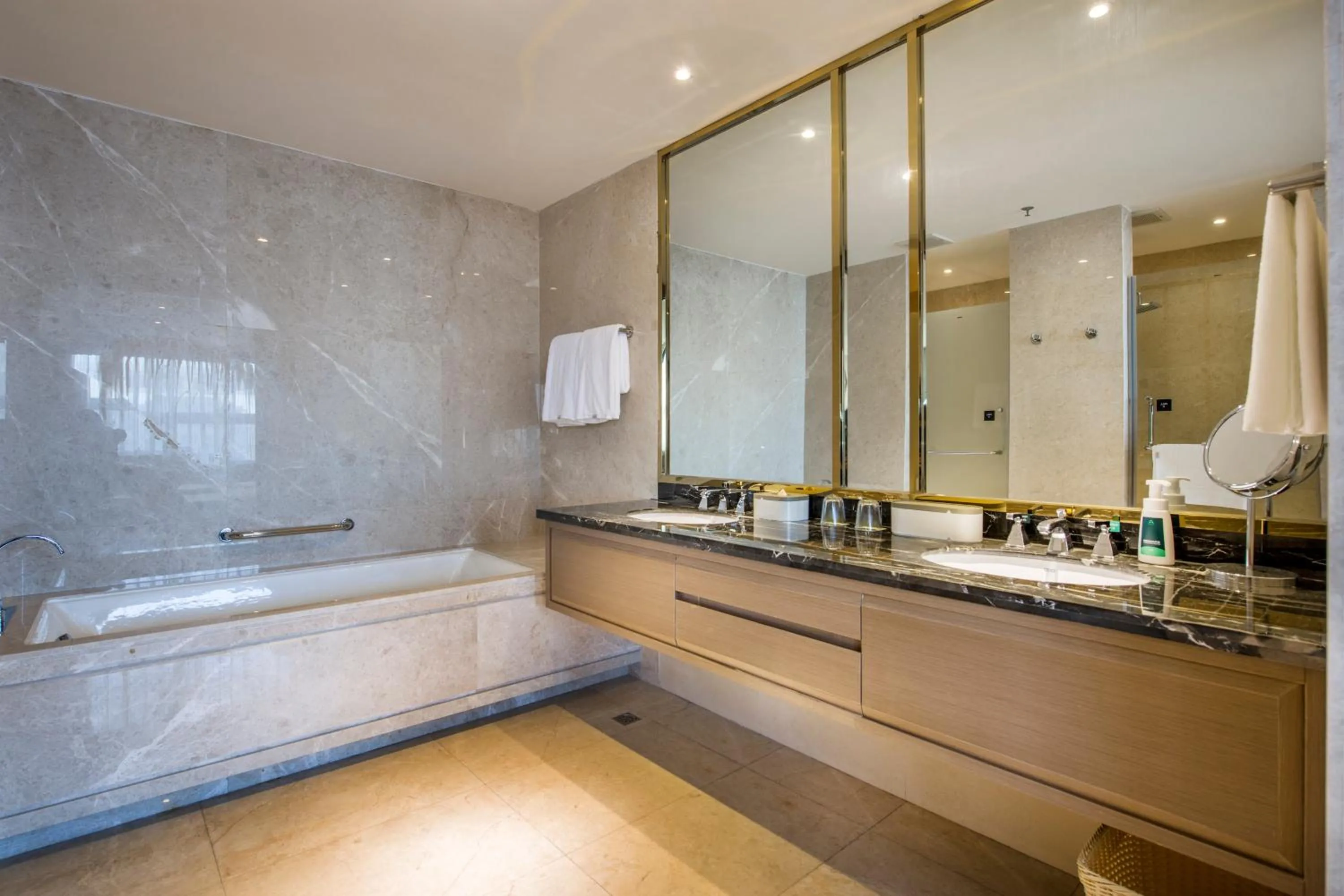 Atour X Hotel Yangjiang Jiangcheng Junyi Plaza