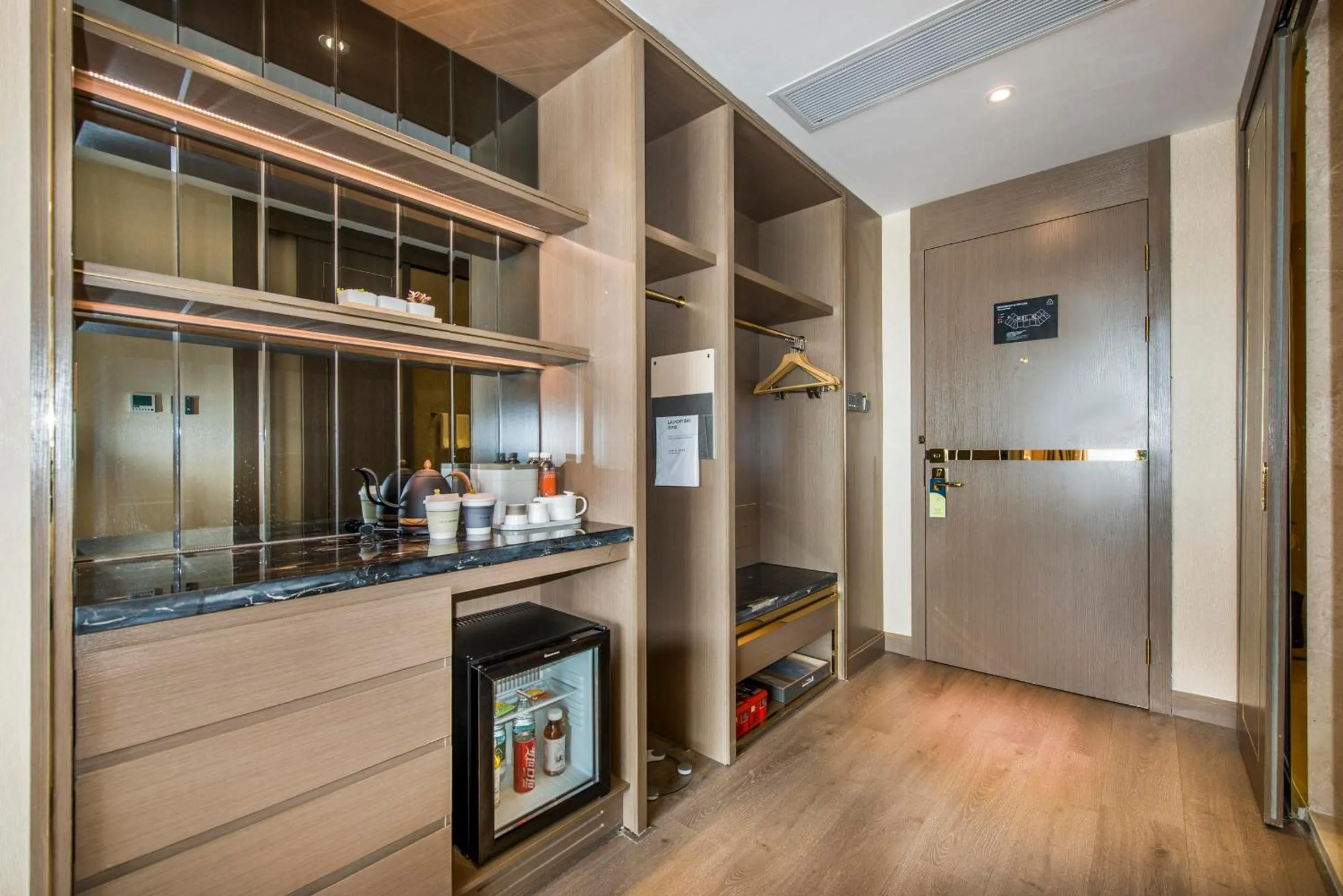 Atour X Hotel Yangjiang Jiangcheng Junyi Plaza