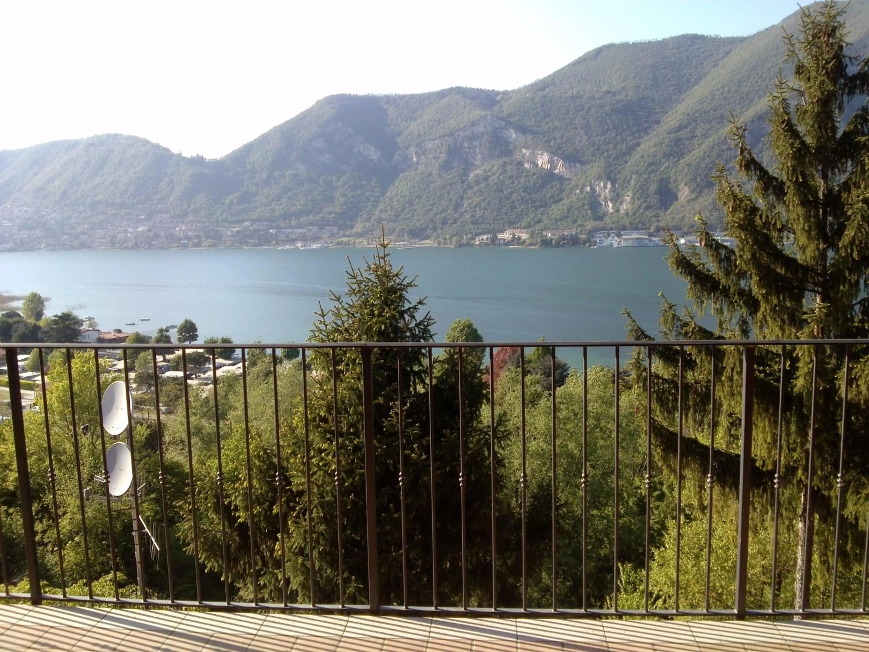 Shower in Hotel Empire Resort