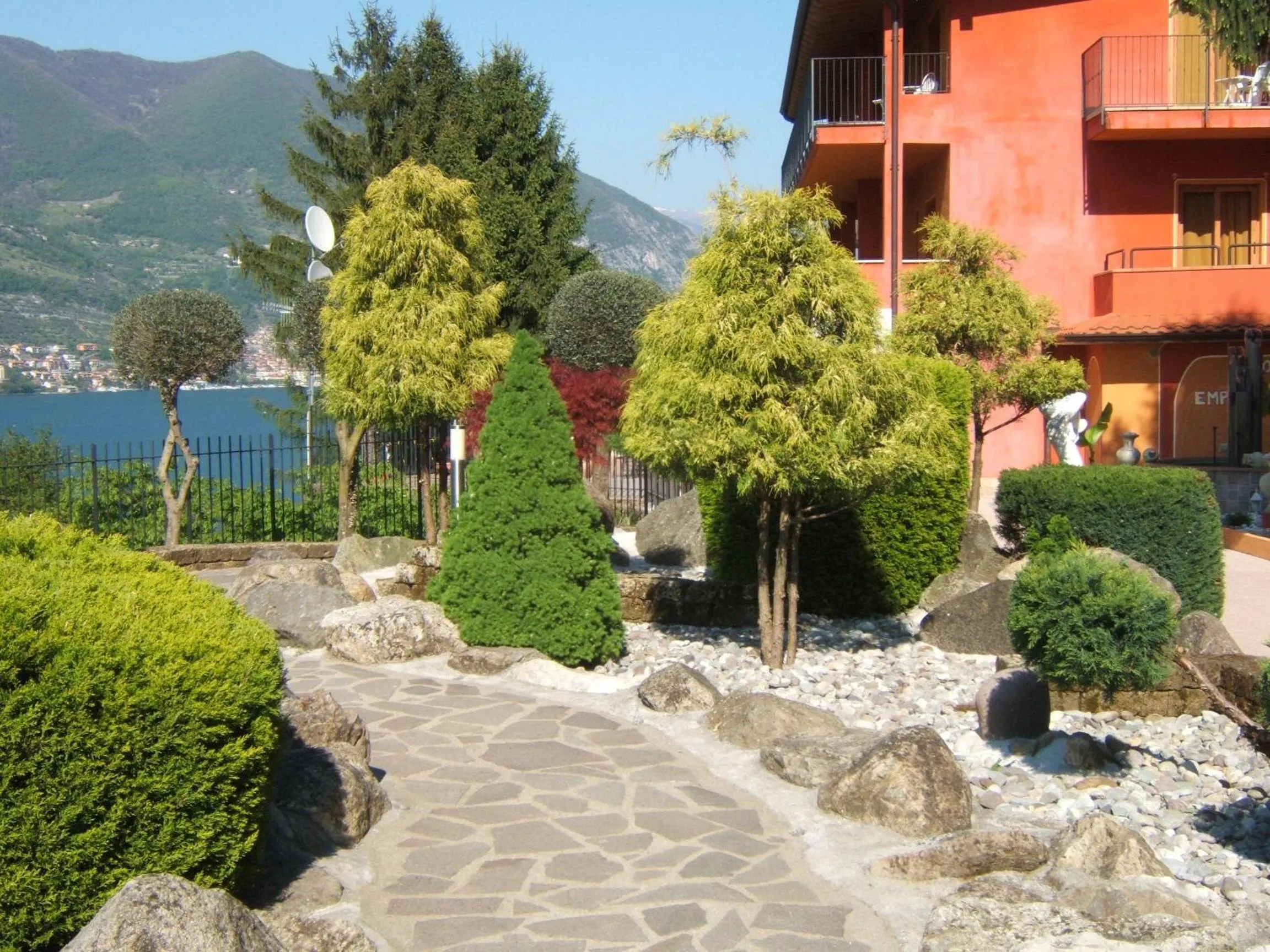 Day in Hotel Empire Resort