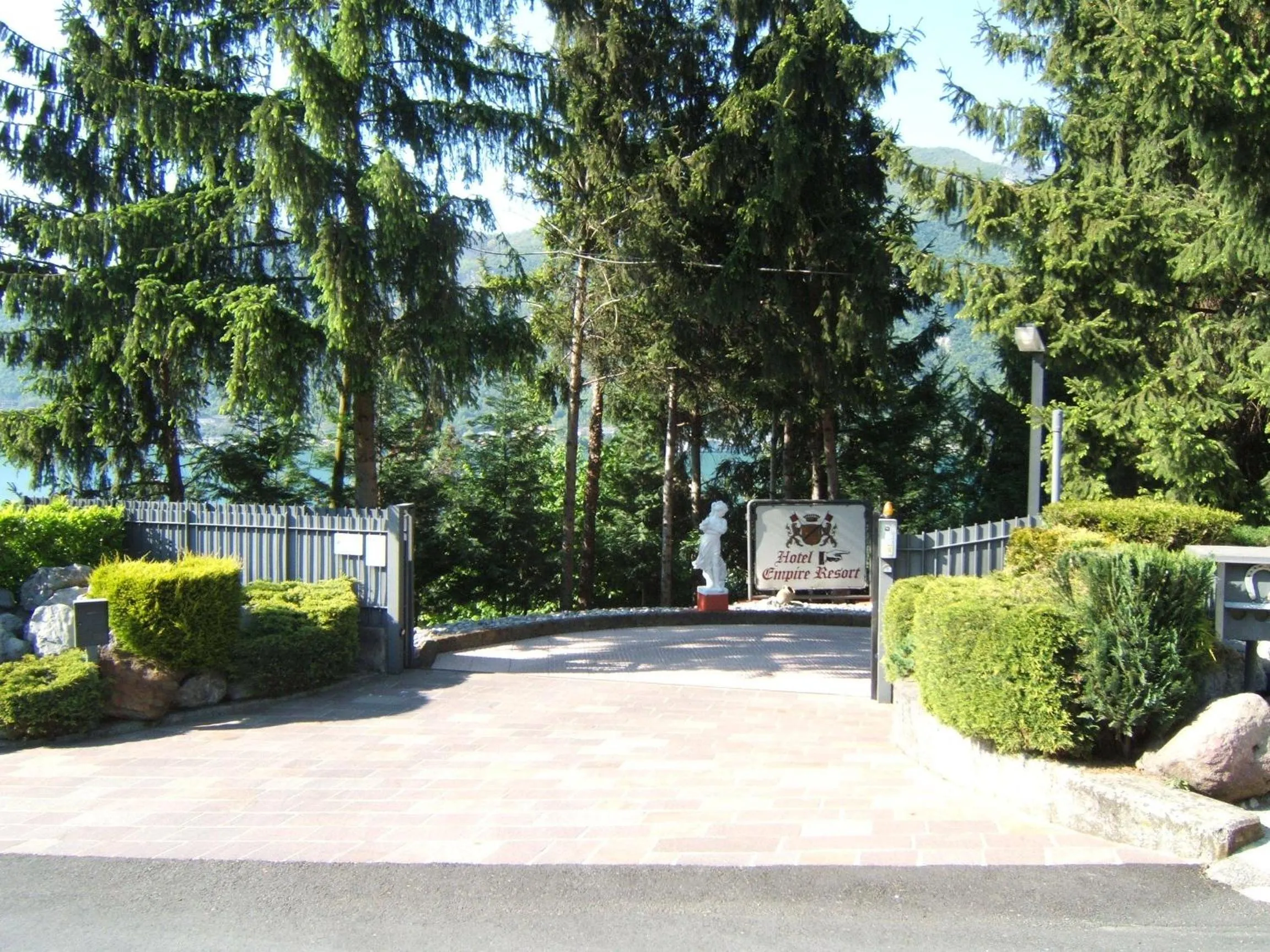 Facade/entrance in Hotel Empire Resort