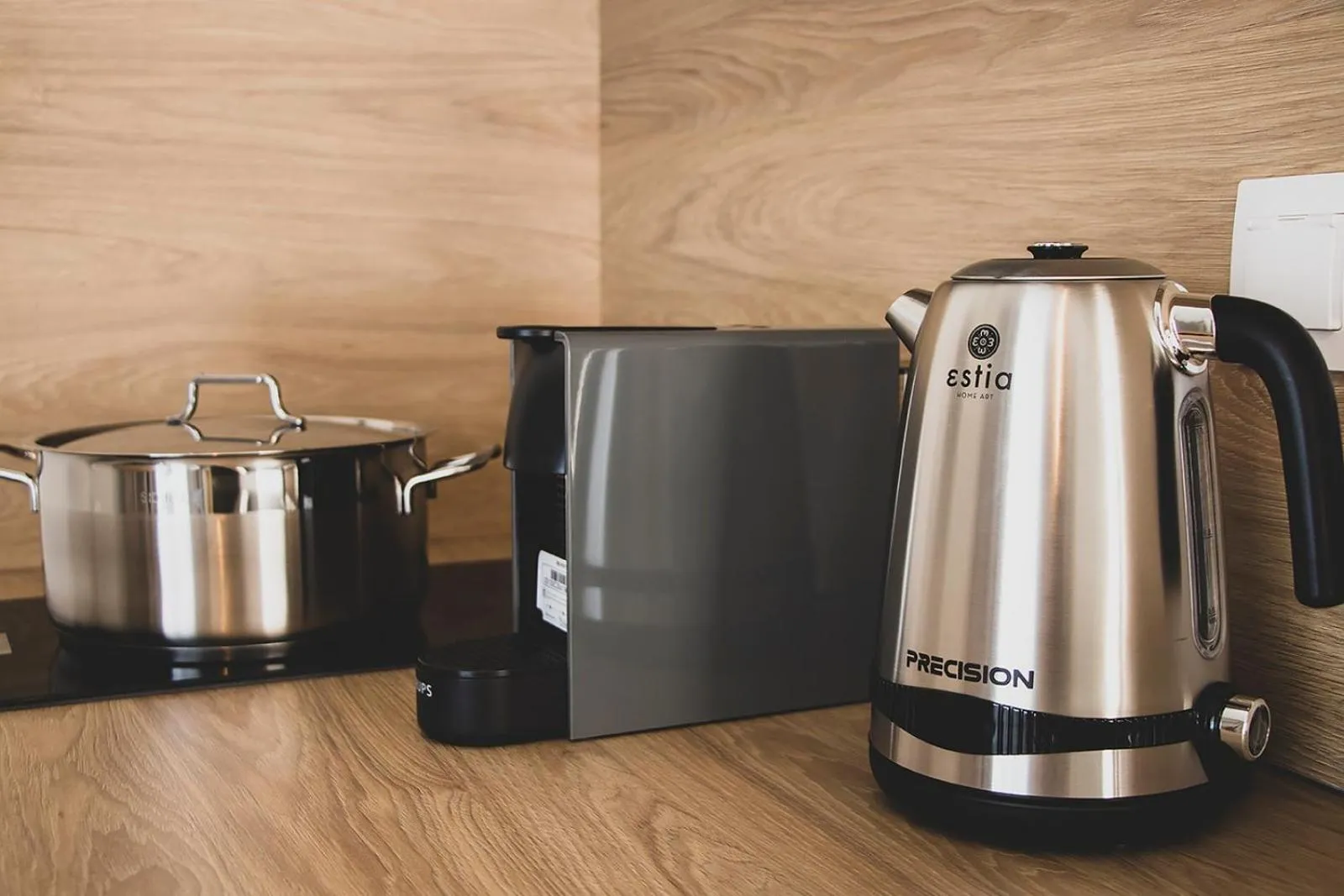 Coffee/tea facilities in Arodo Suites