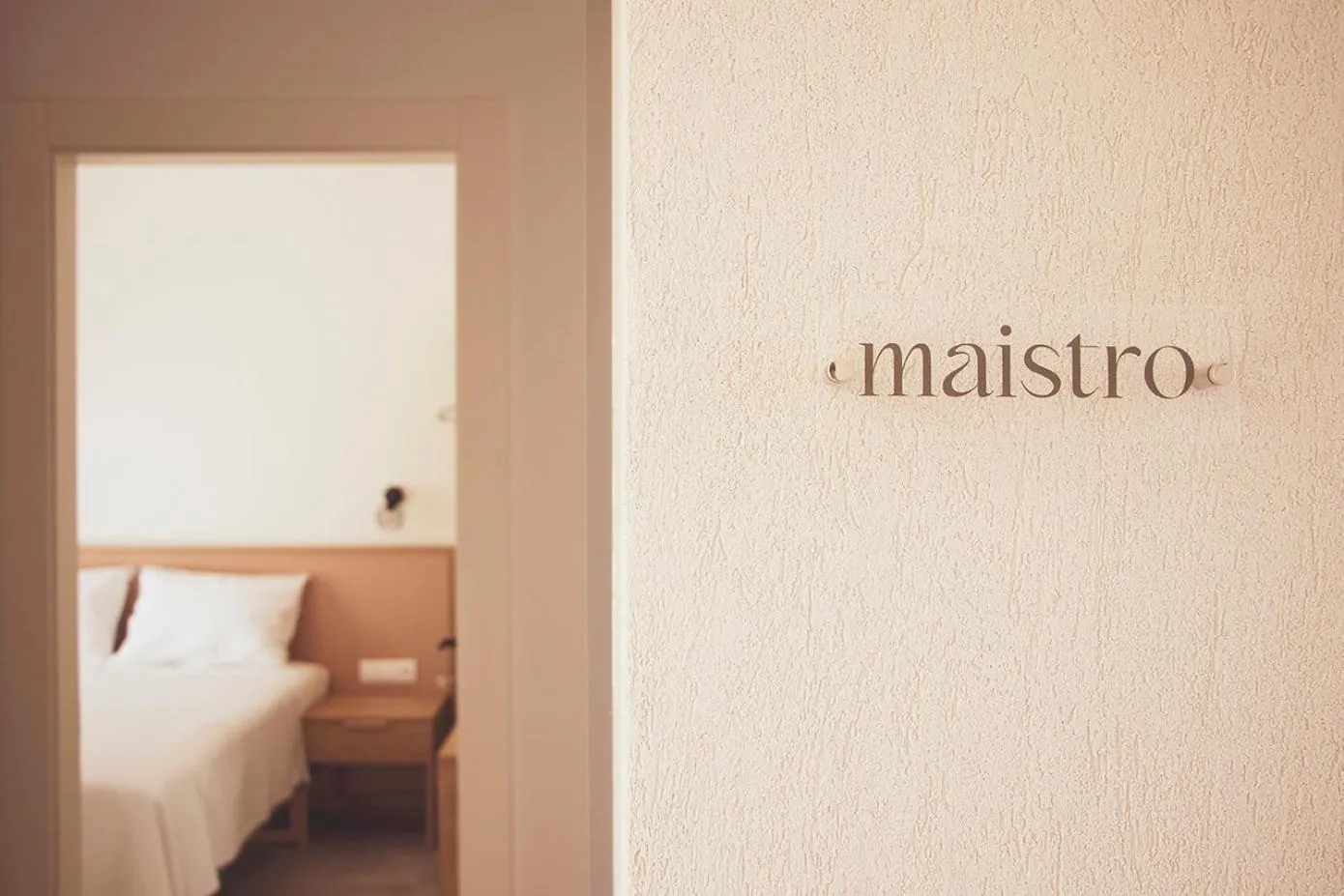 Text overlay, Bed in Arodo Suites