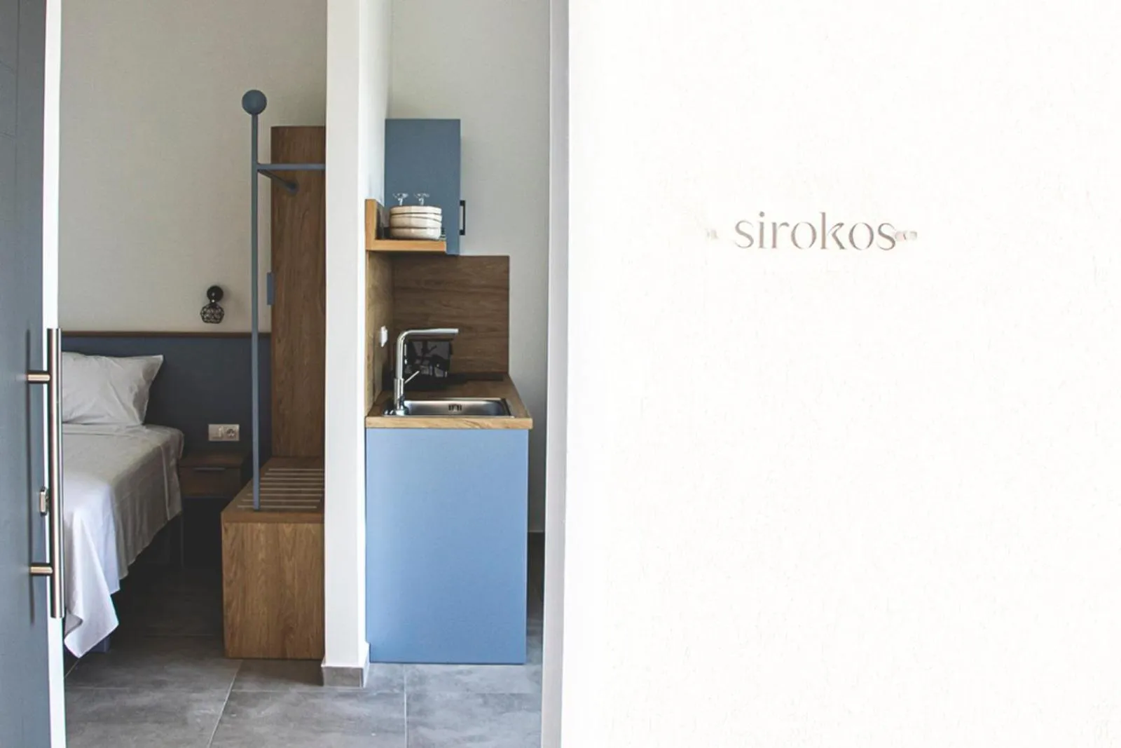 Text overlay in Arodo Suites