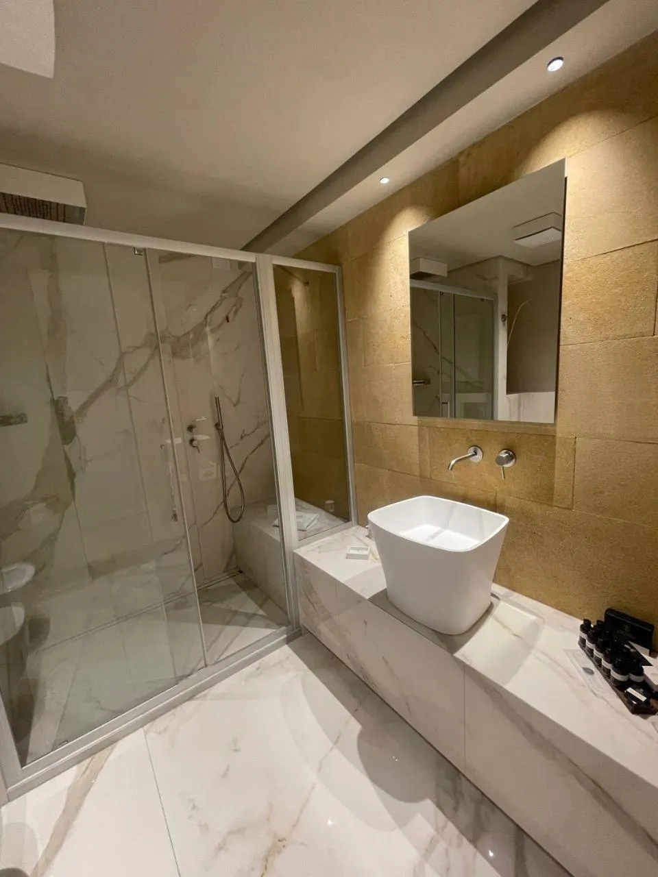 Shower in Palazzo Sangiorgio