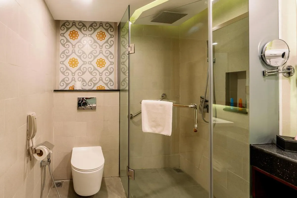 Shower in Best Western Heritage