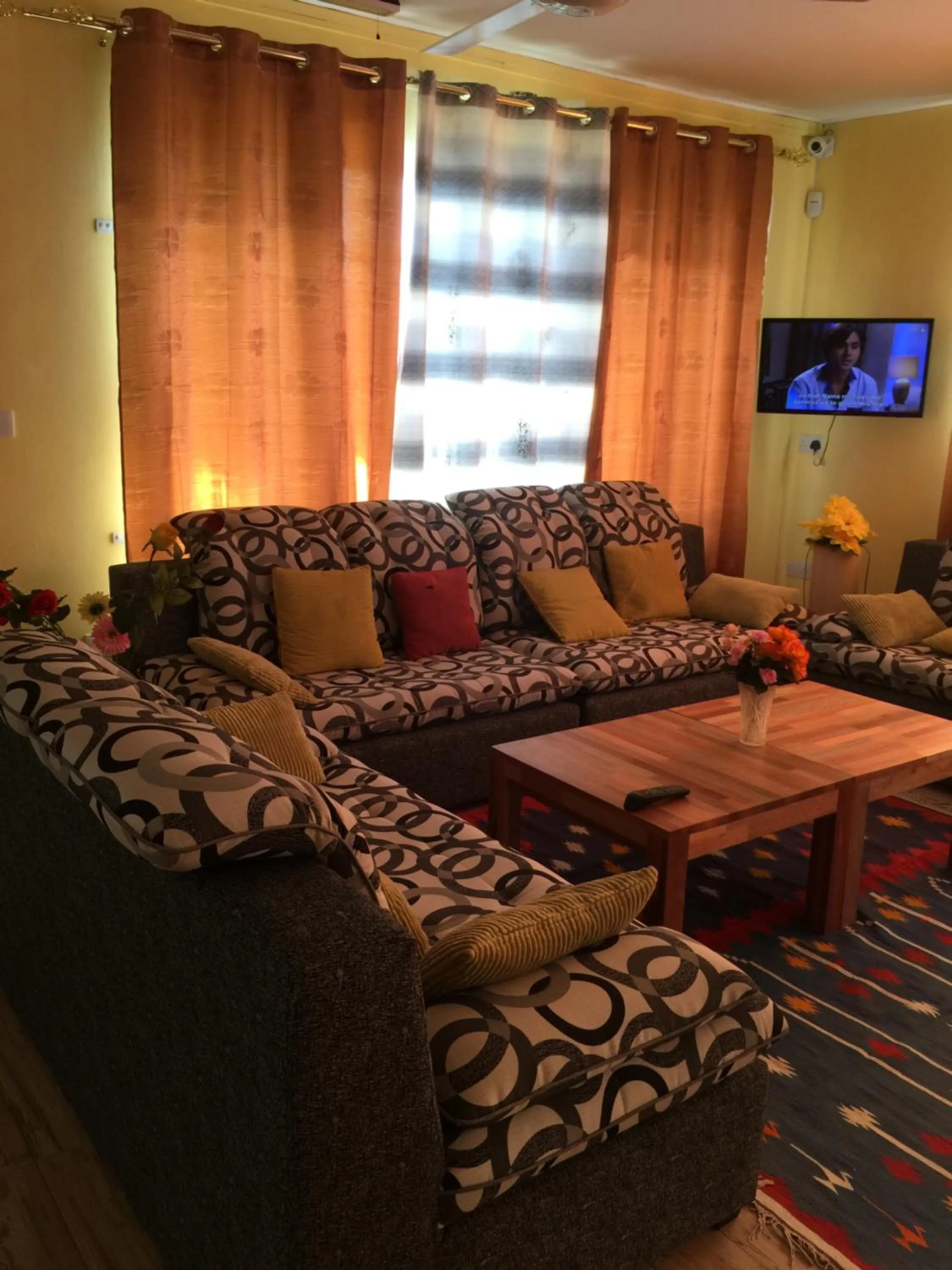 Communal lounge/ TV room in Bob Apartments