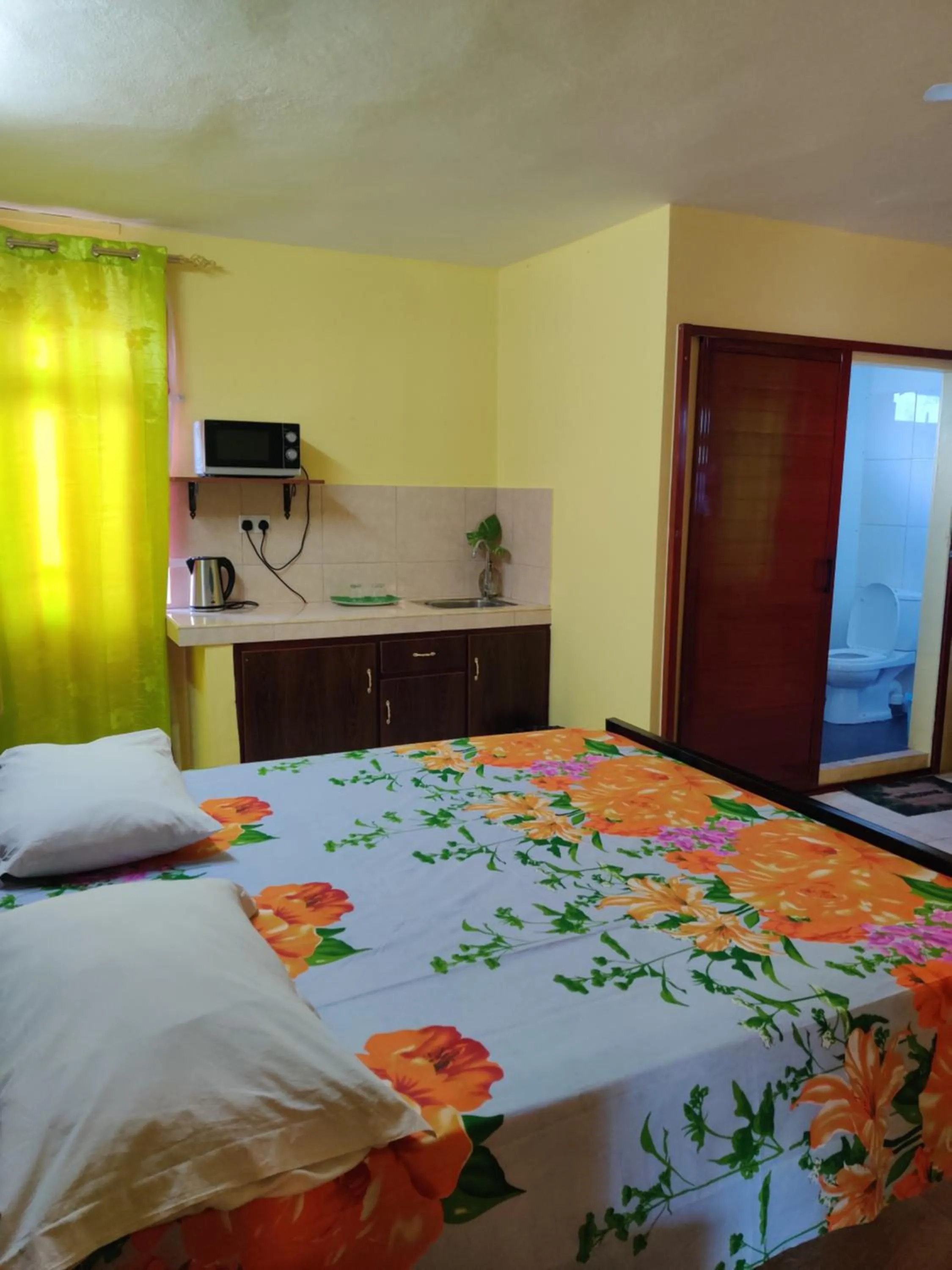 Bedroom, Bed in Bob Apartments