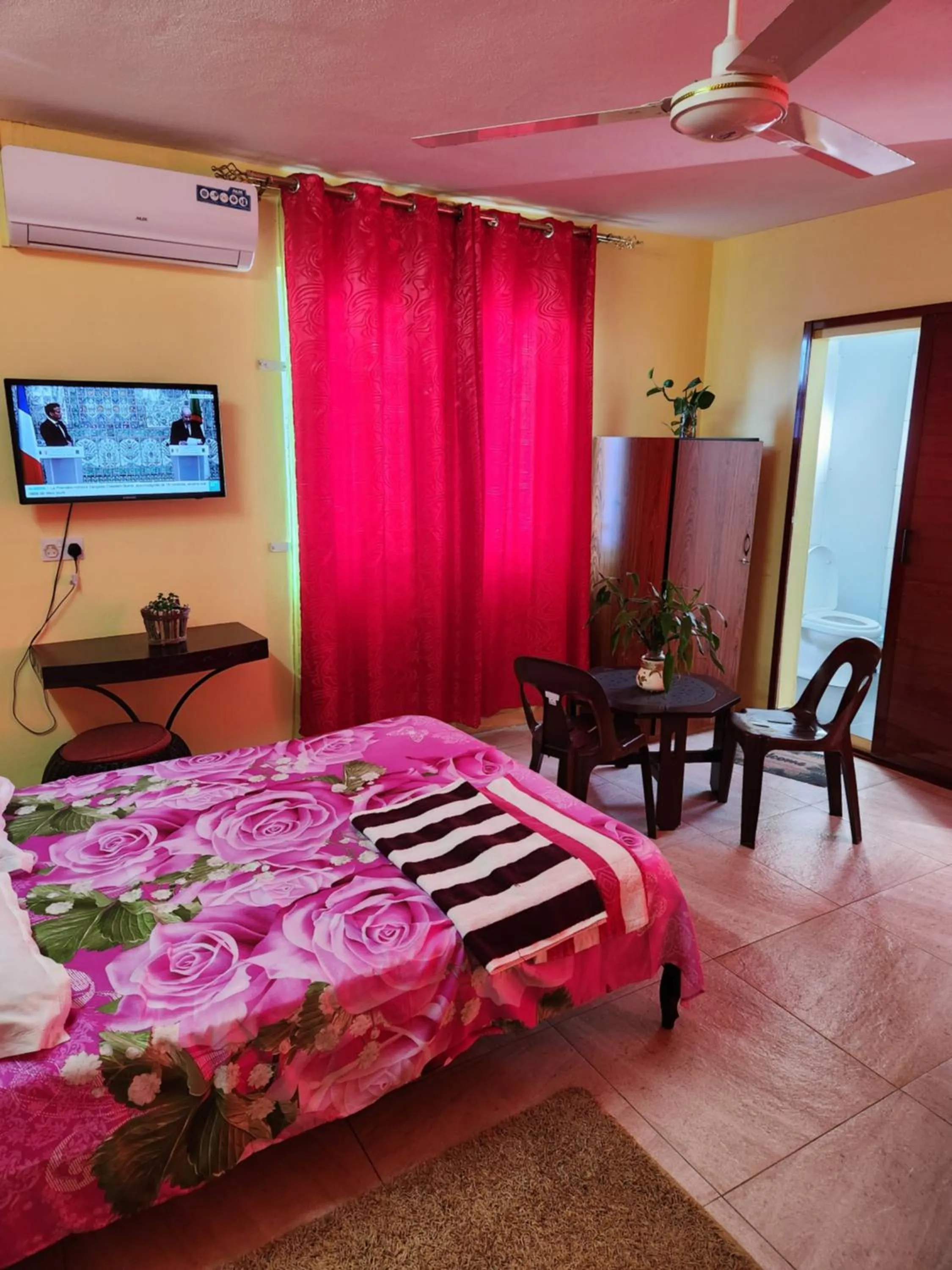 Family, Bed in Bob Apartments