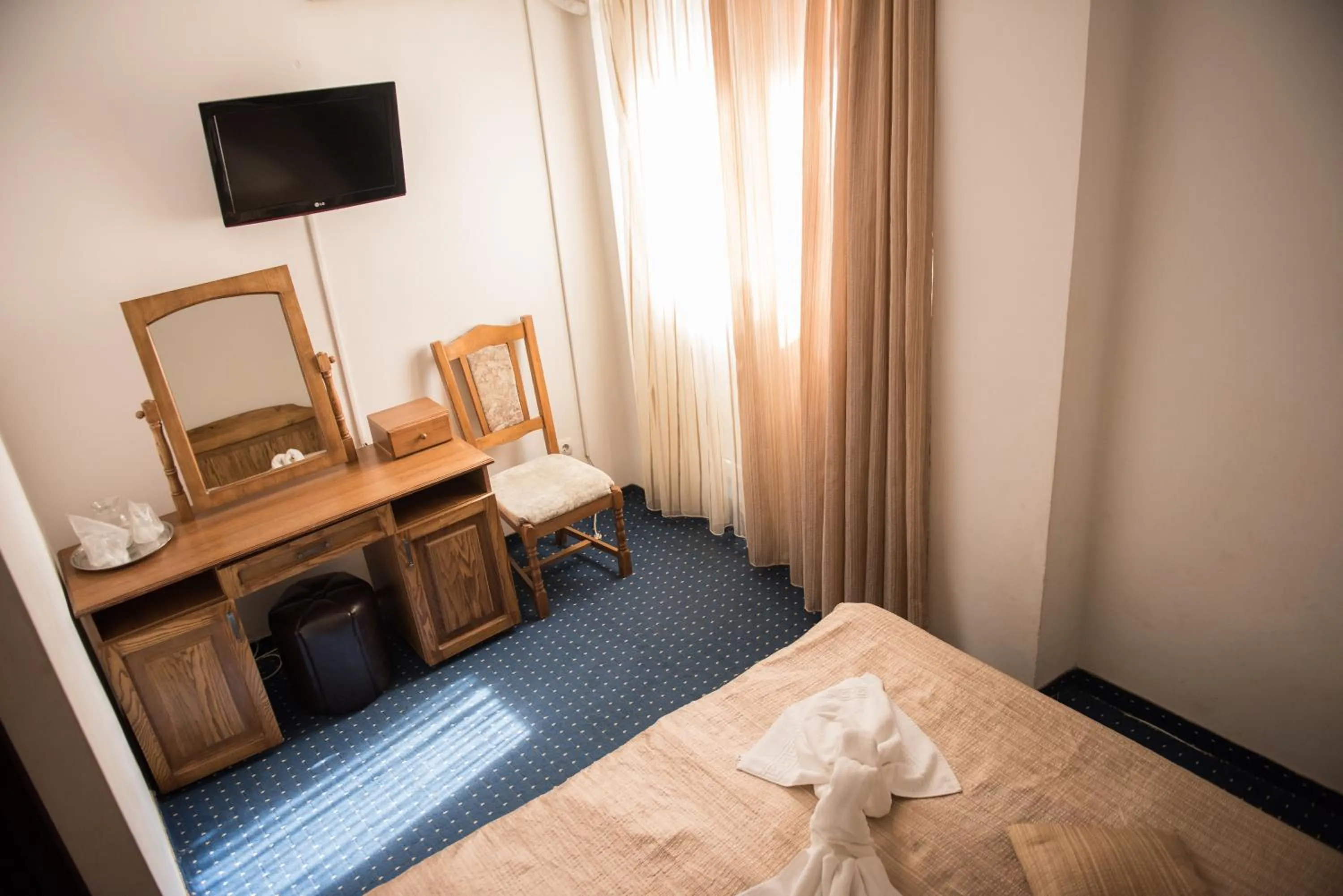 Photo of the whole room, Bed in Hotel Dynes