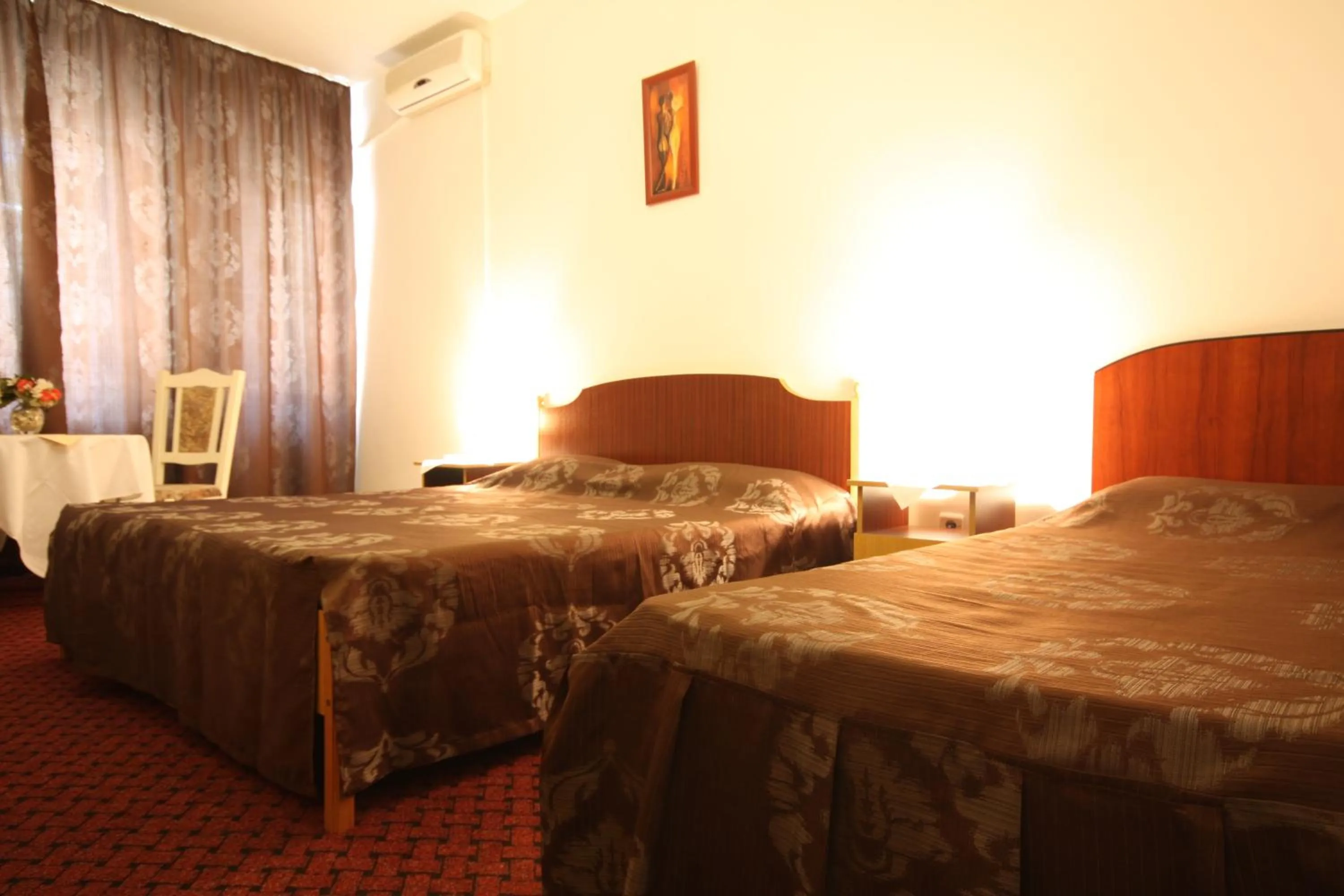 Photo of the whole room, Bed in Hotel Dynes