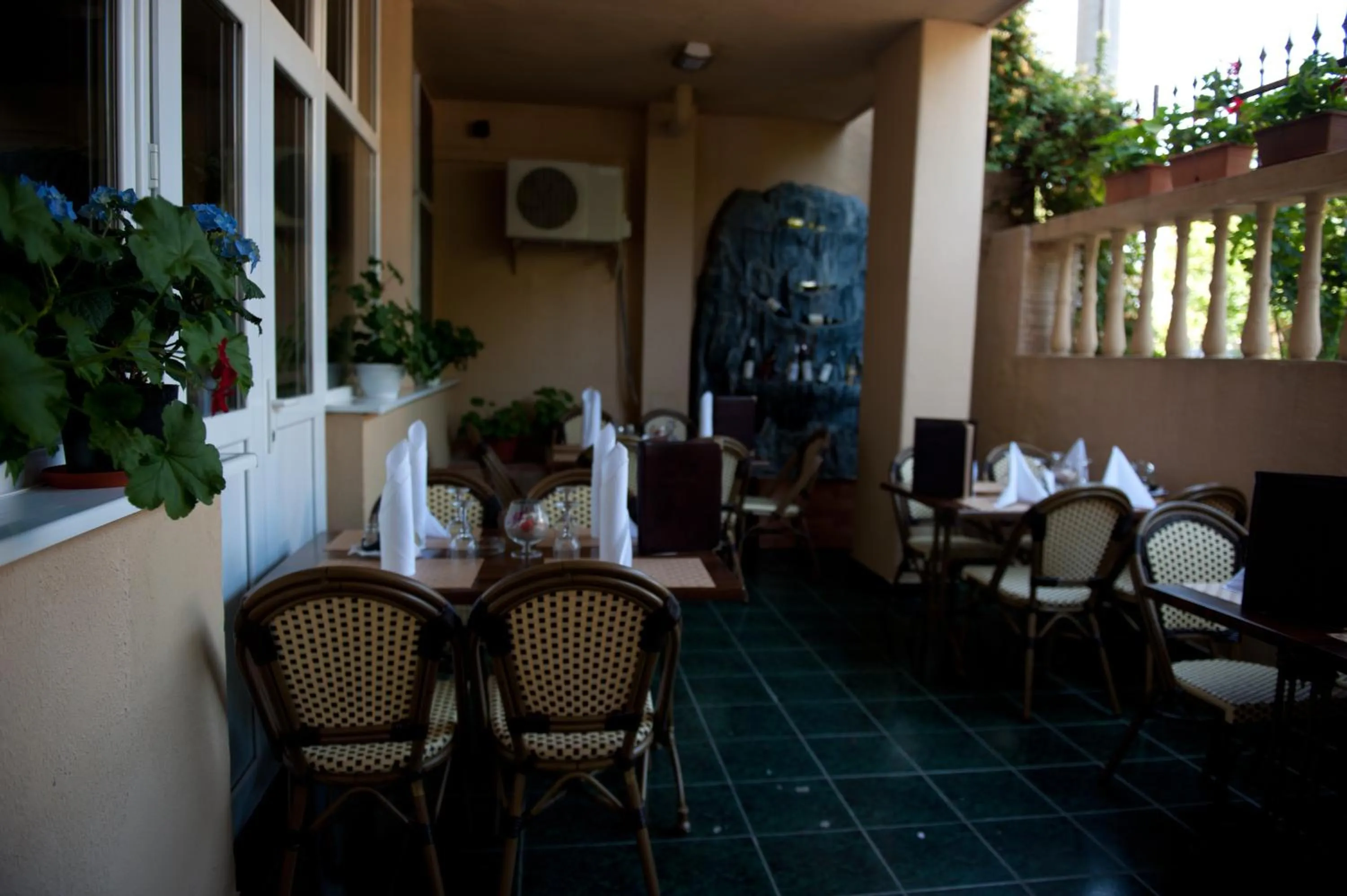 Restaurant/places to eat in Hotel Dynes