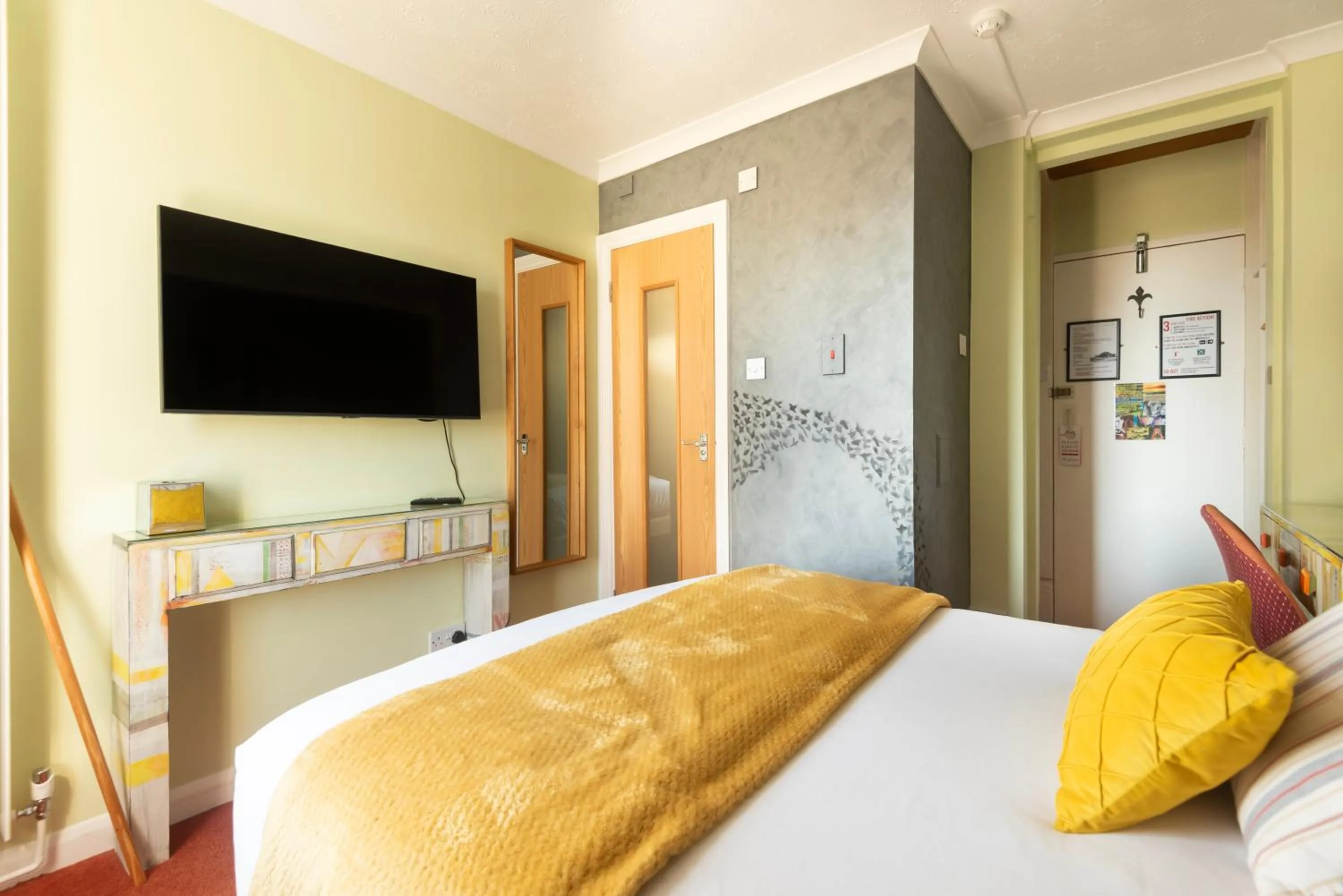 TV and multimedia, Bed in INNit Cavalaire