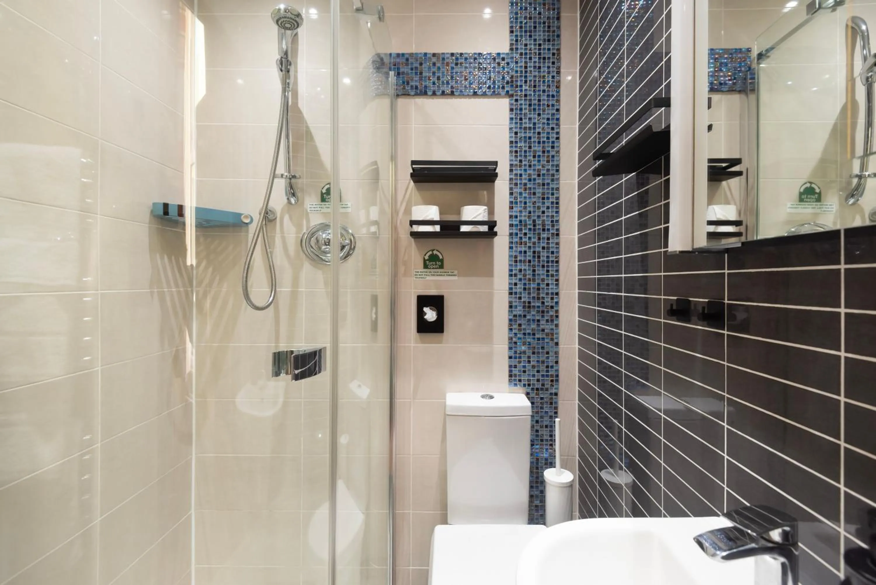 Shower in INNit Cavalaire