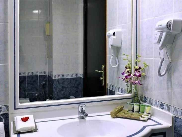 Bathroom in Signature Inn Hotel Deira
