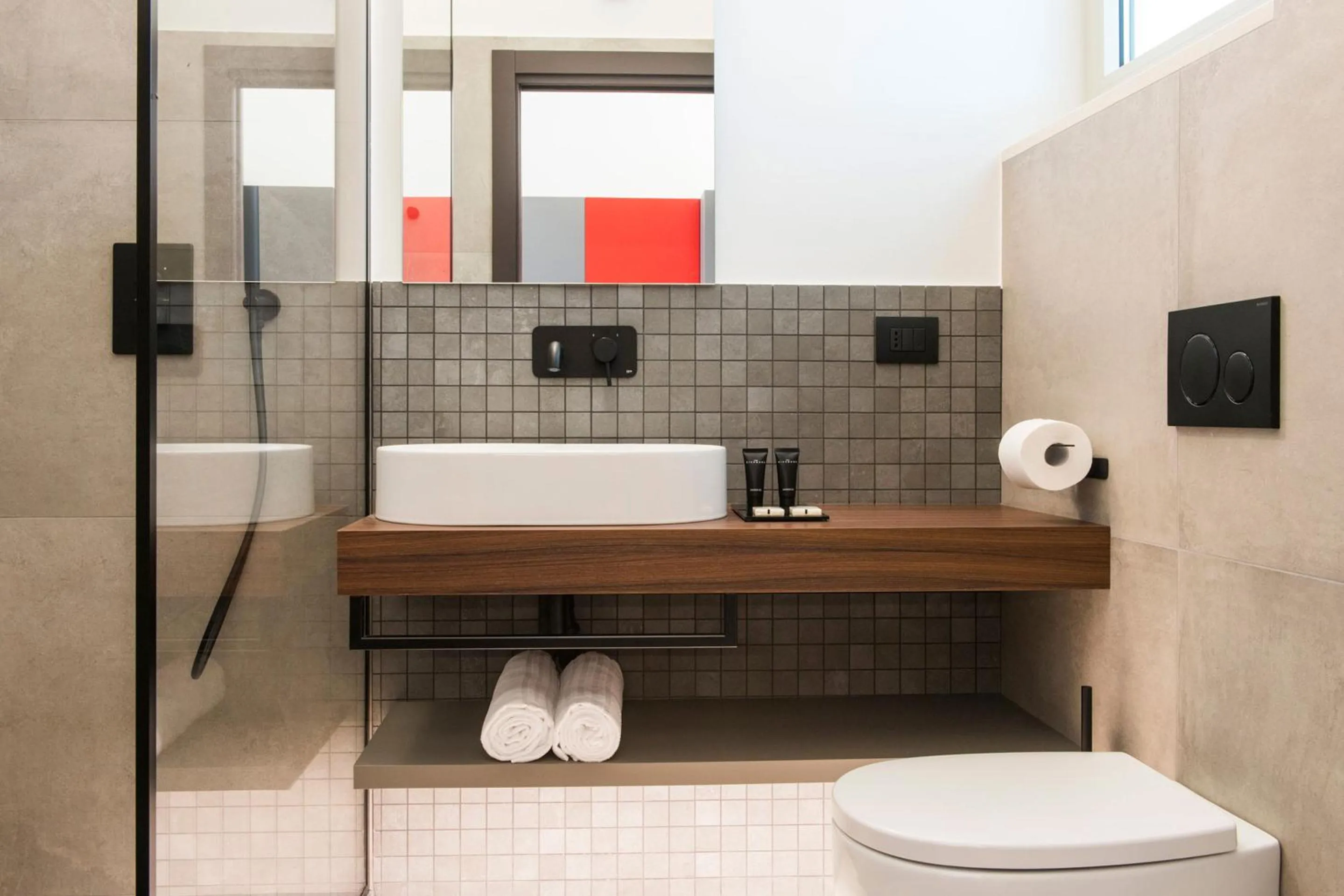 Shower in Spazio Gagarin Residence