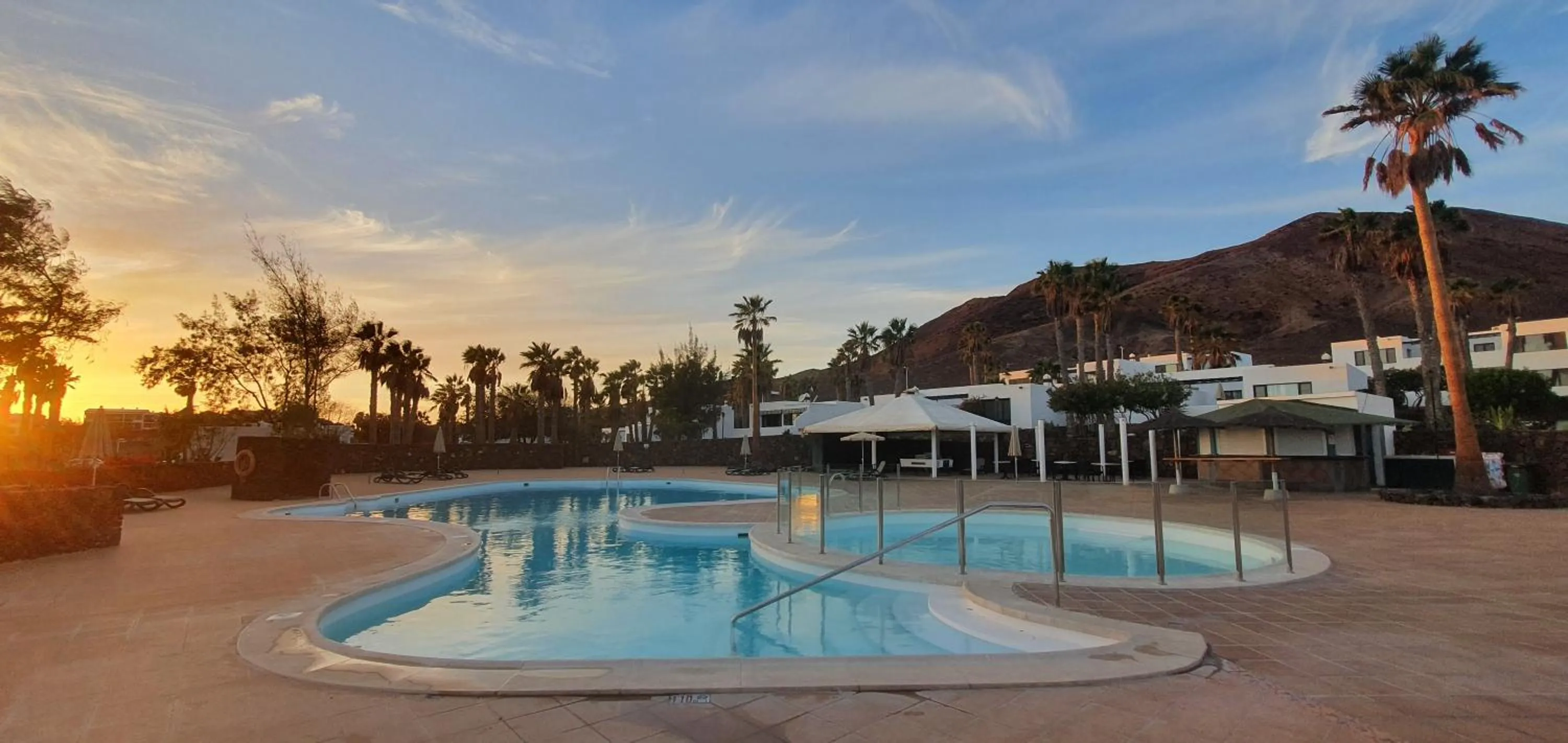 Swimming pool in Palmeras Garden