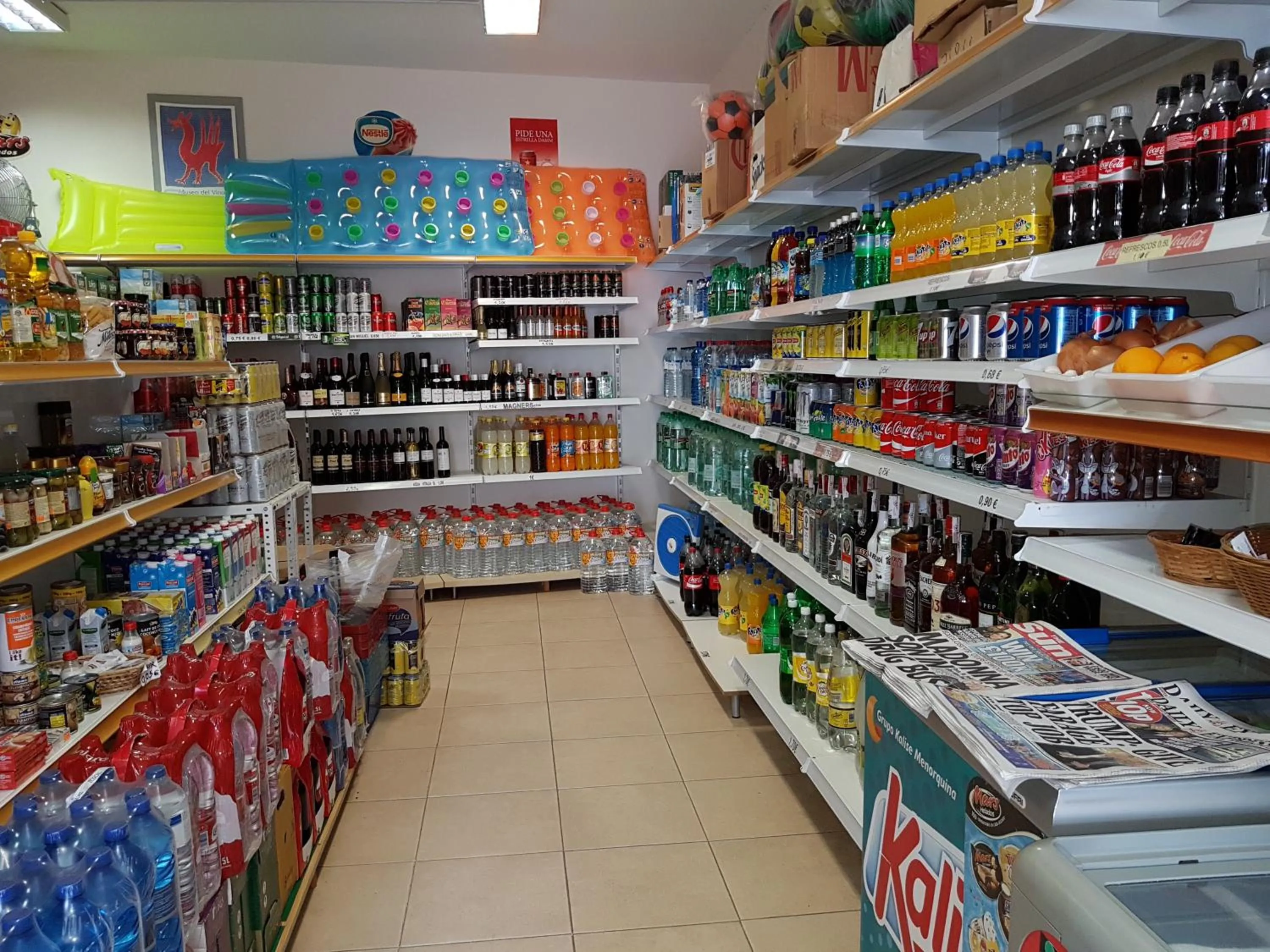 Supermarket/grocery shop in Palmeras Garden