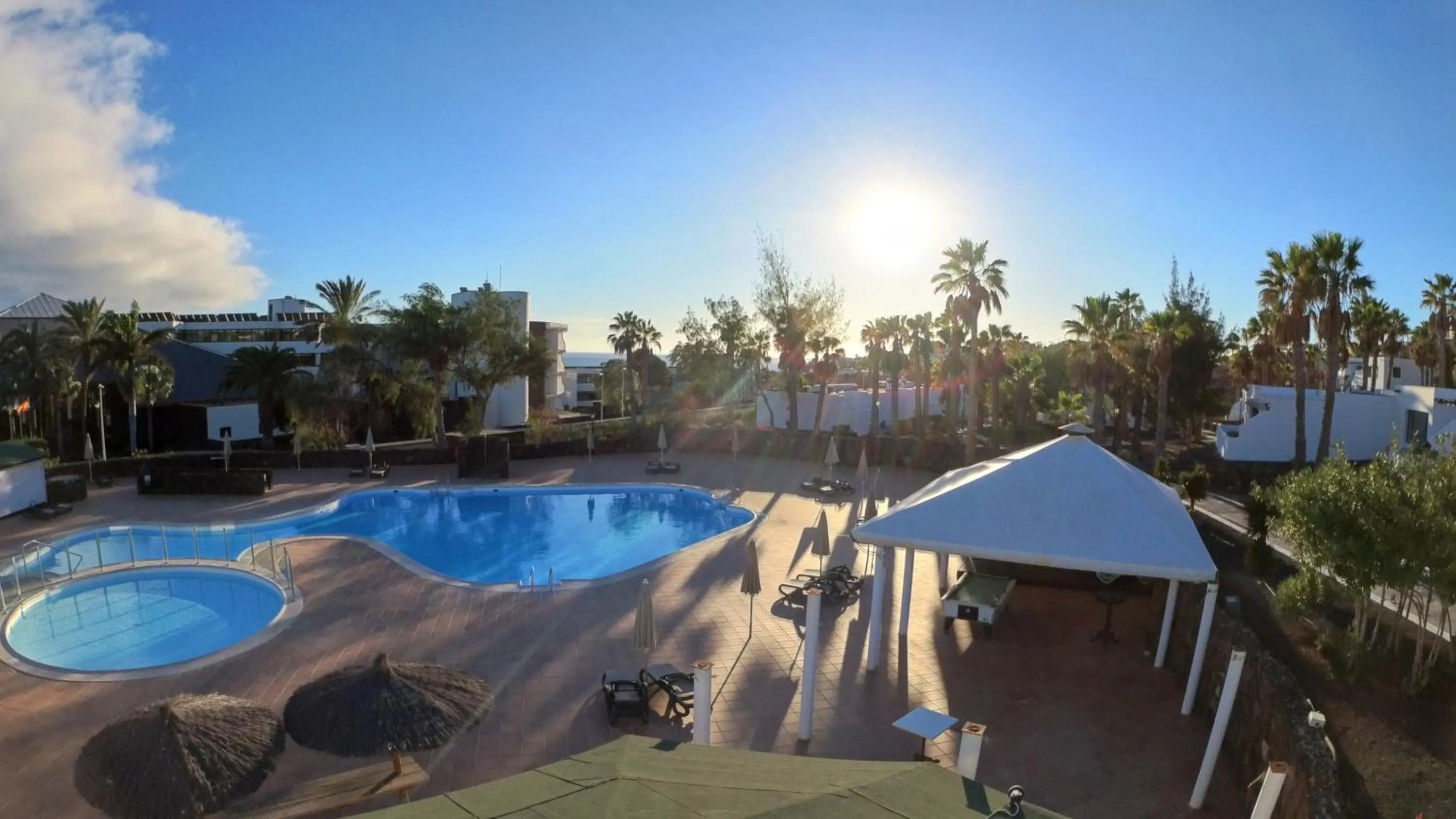 Swimming pool in Palmeras Garden