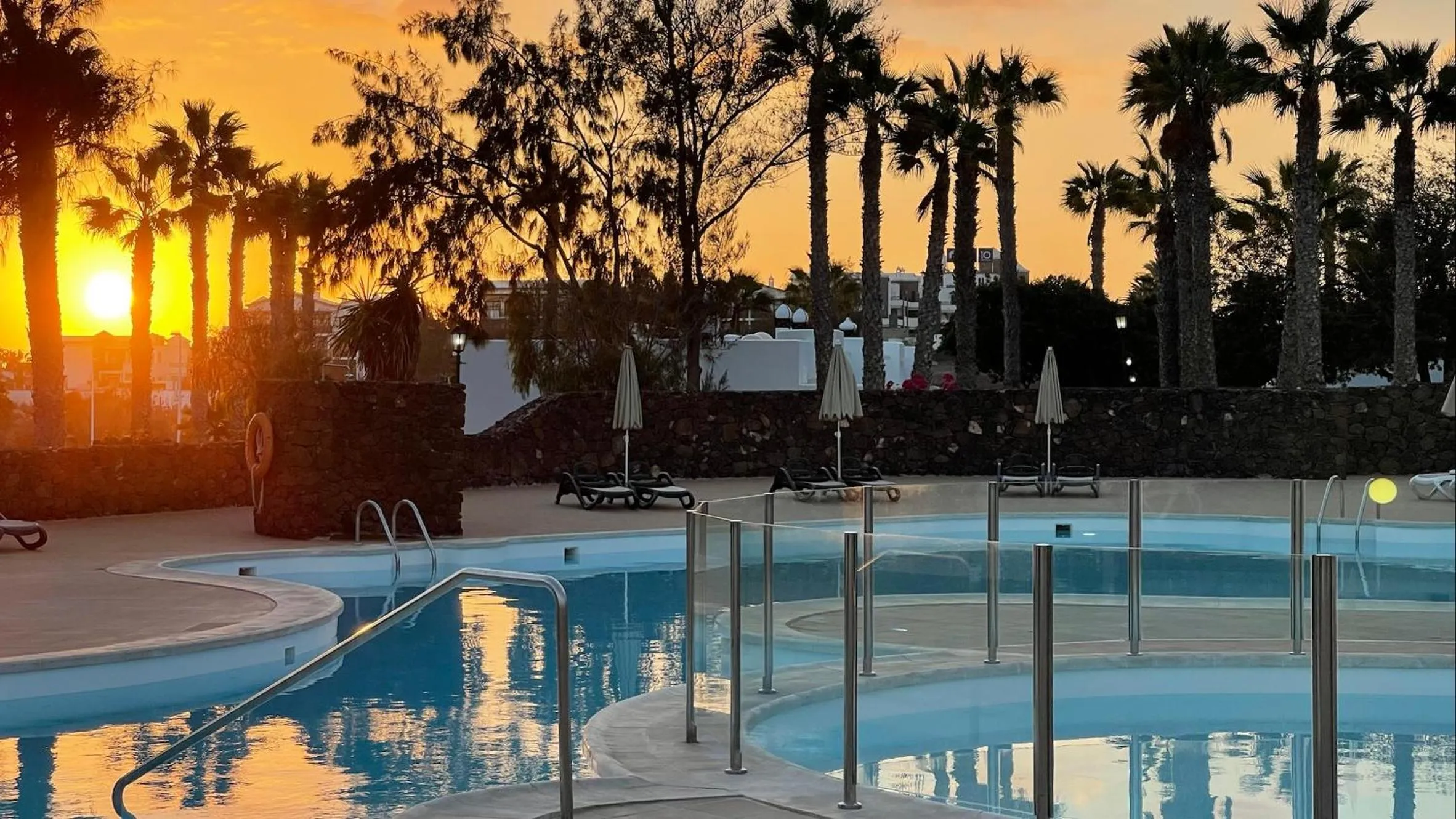 Swimming pool in Palmeras Garden