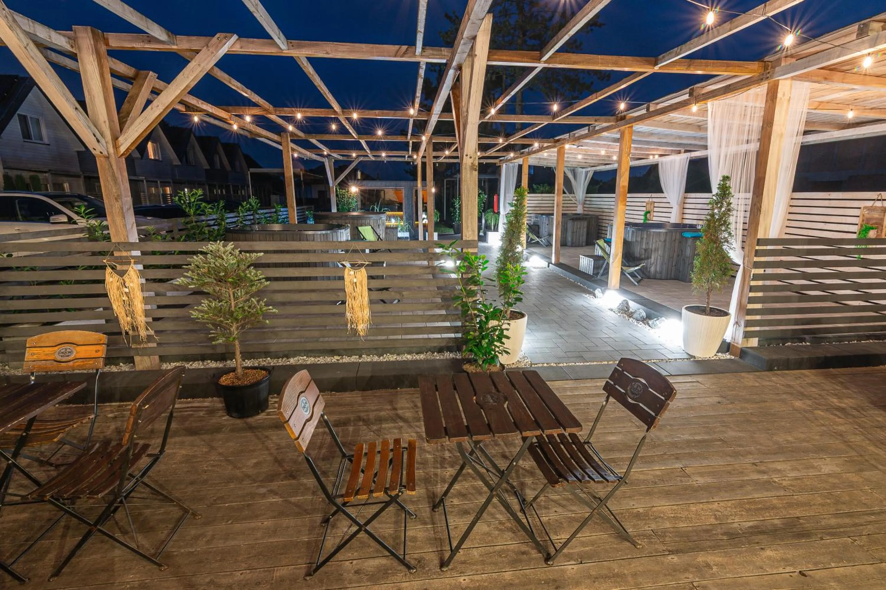 Old Tree Home & Restaurant