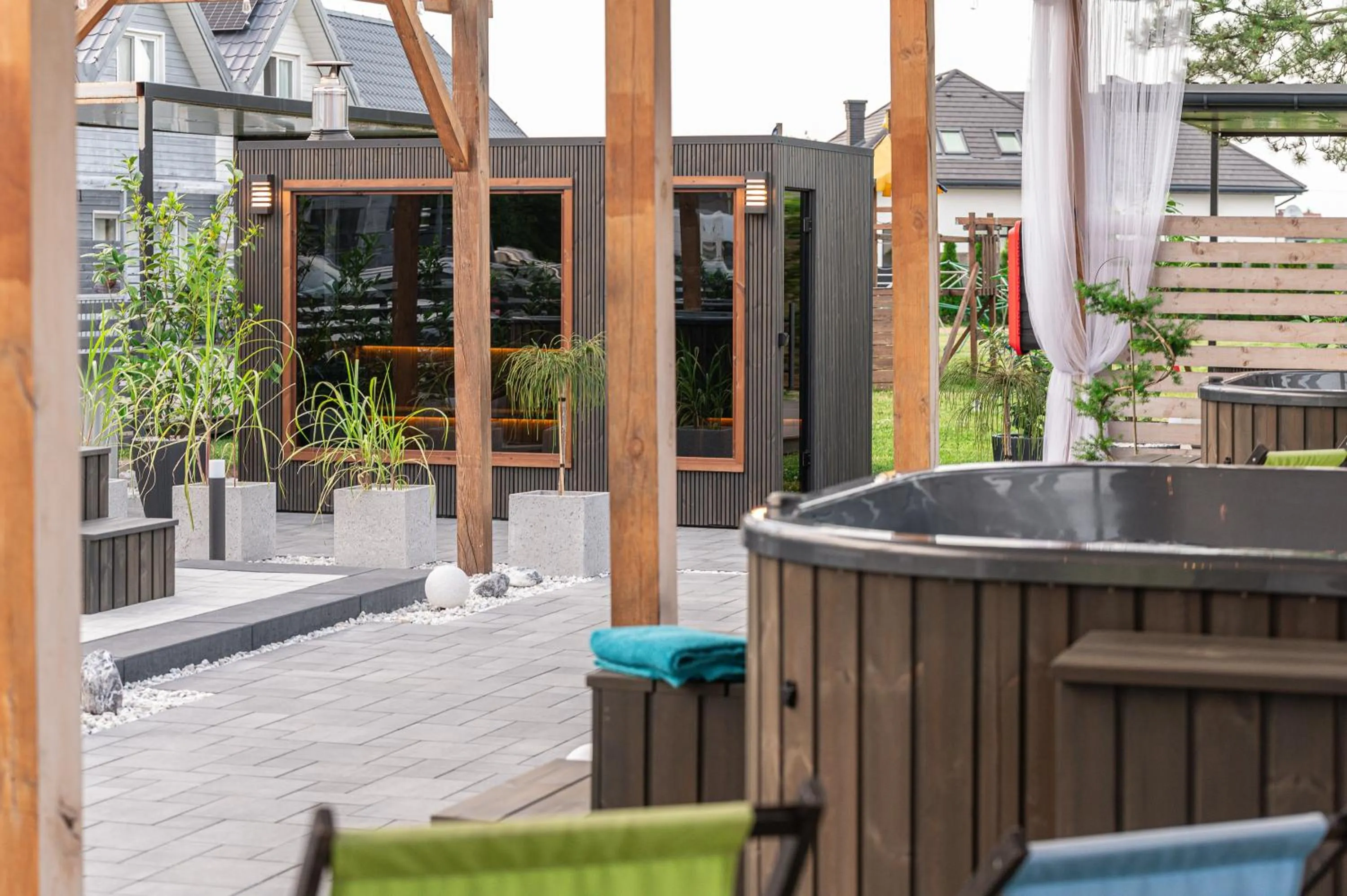 Old Tree Home & Restaurant